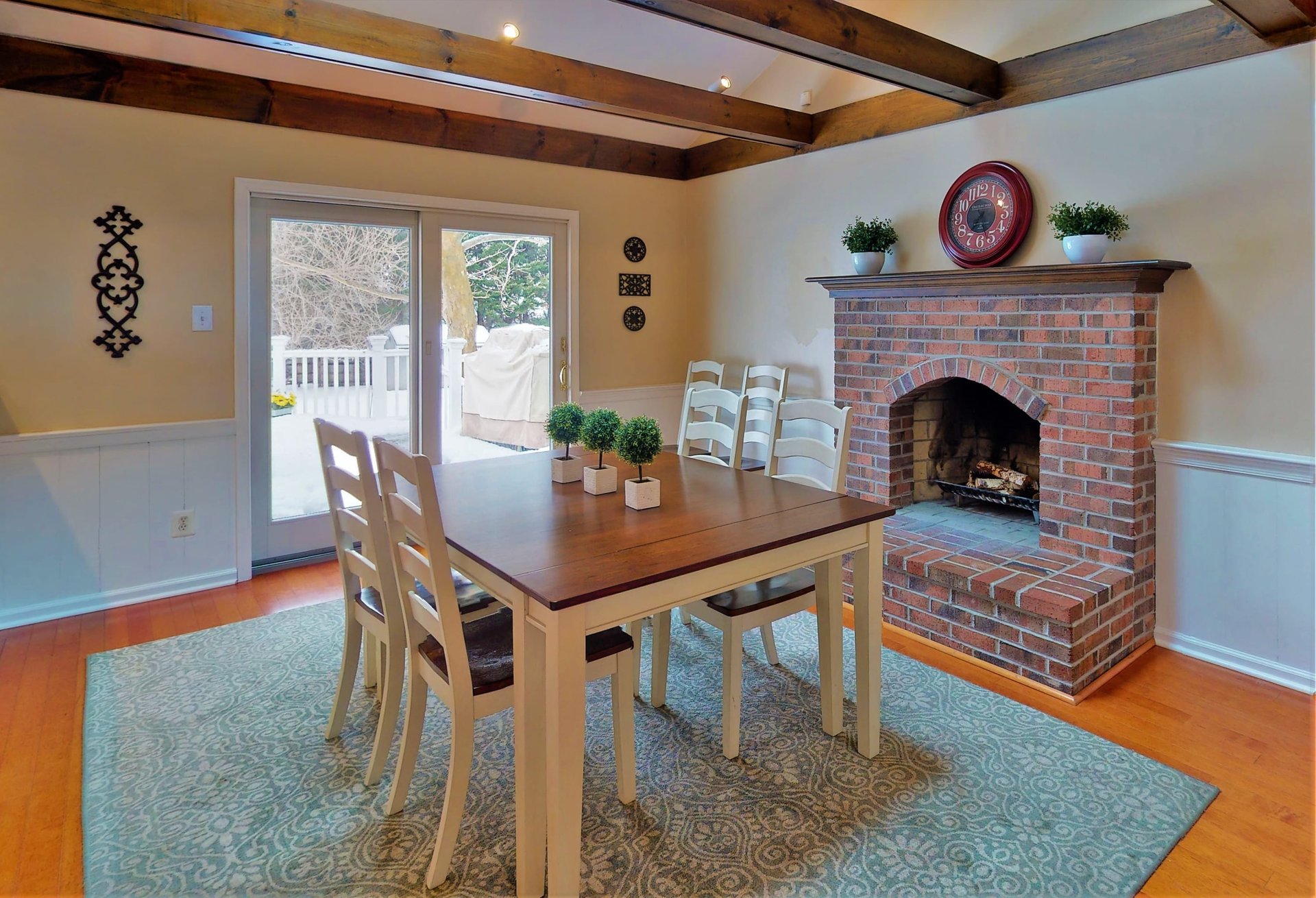32 LAWRENCIA DR
