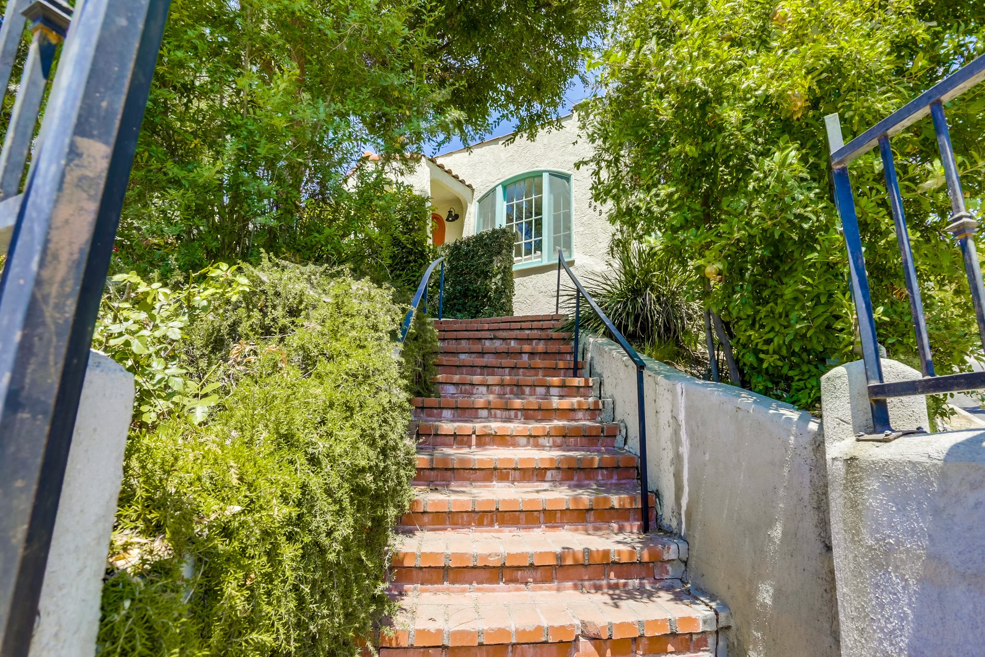 669 Romulo St