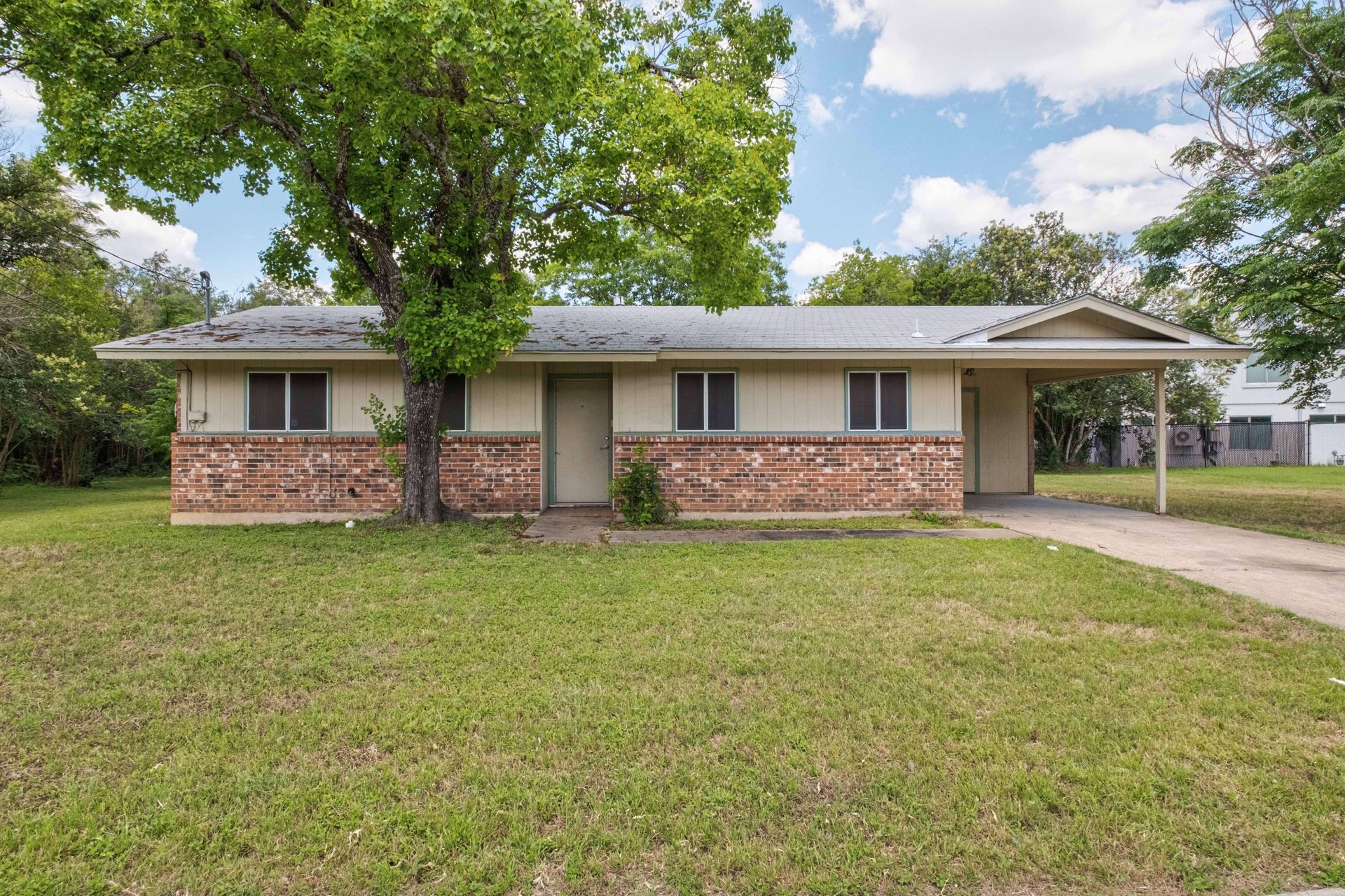 4742 Suburban Dr