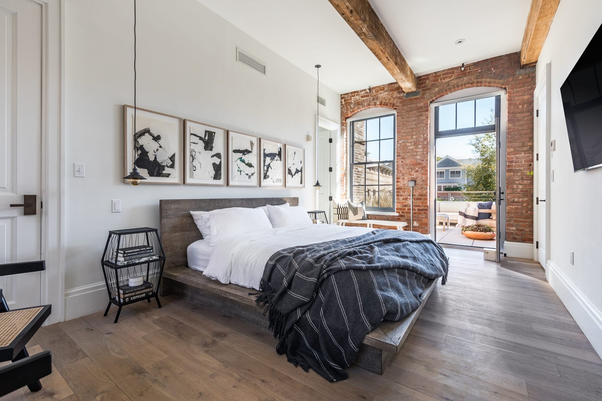 Elegant 3-Bed Factory Loft at Watchcase