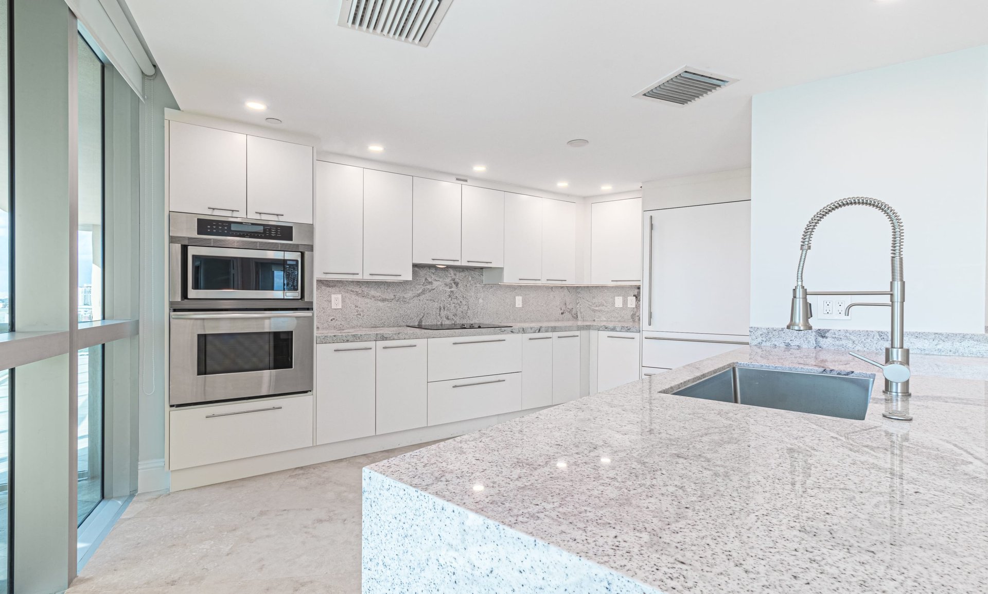 1200 Holiday Dr Unit: 705