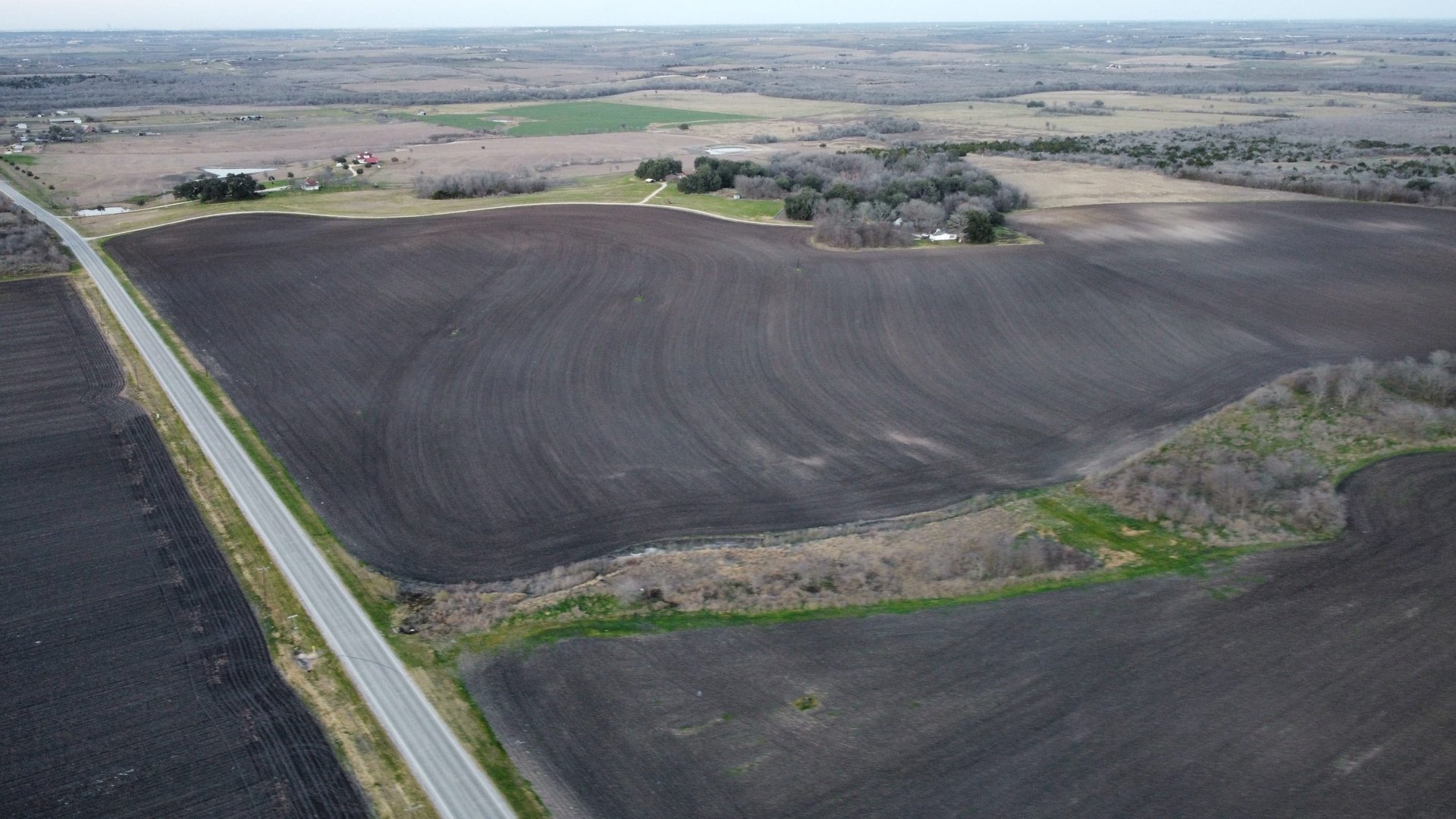 64 Acres on the Edge of a Hot Lockhart