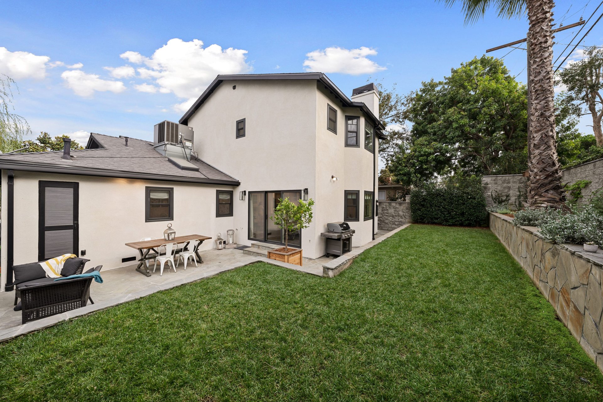 5822 Abernathy Dr, Westchester