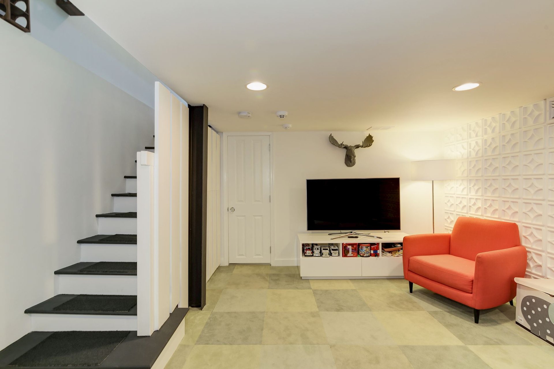 2433 Davis Ave