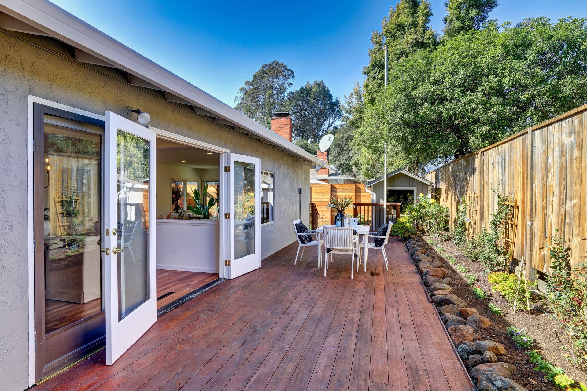 Move in Ready in One of Tiburon's Most Convenient Locations