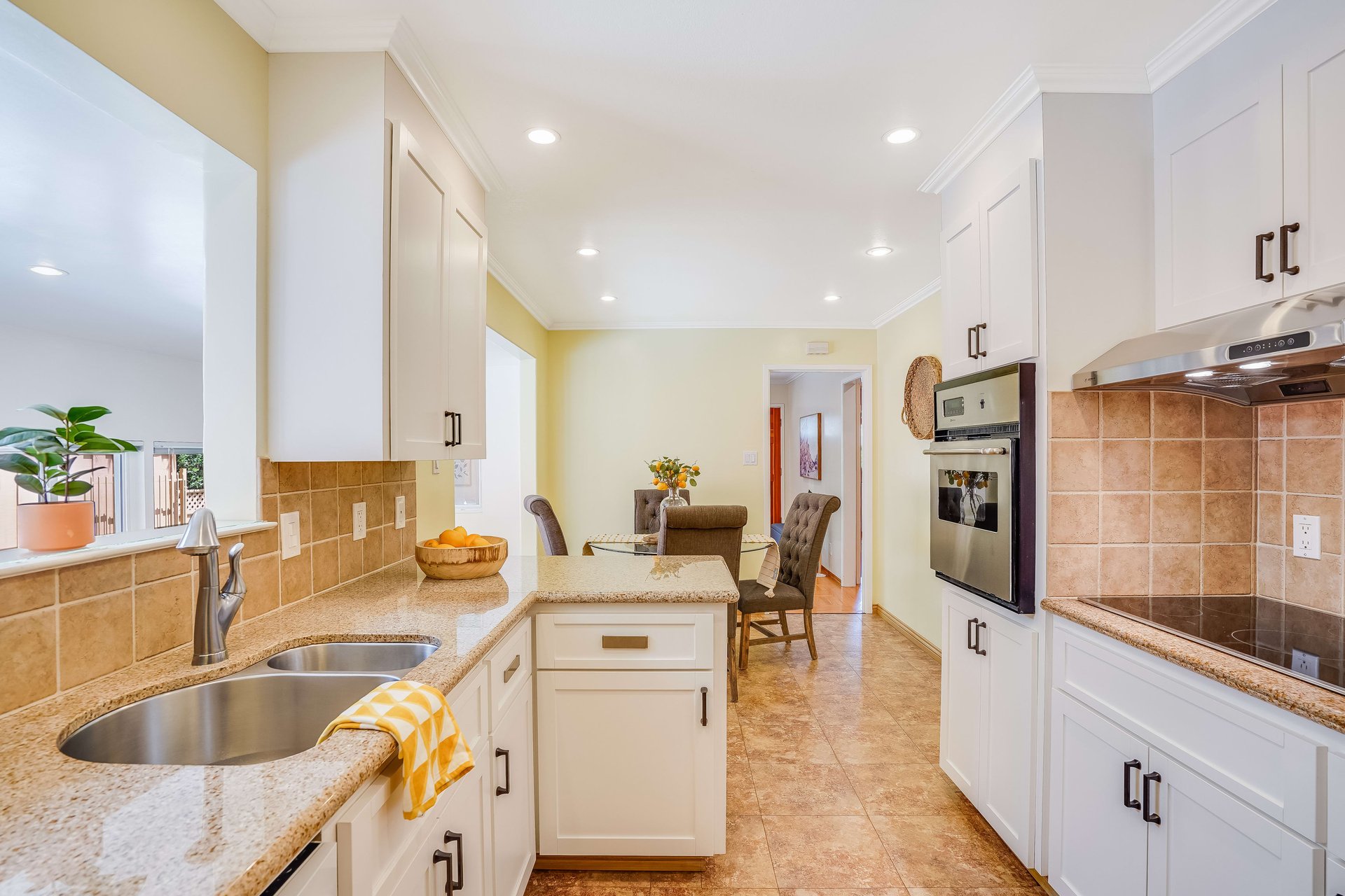 402-404 W Oakwood Boulevard