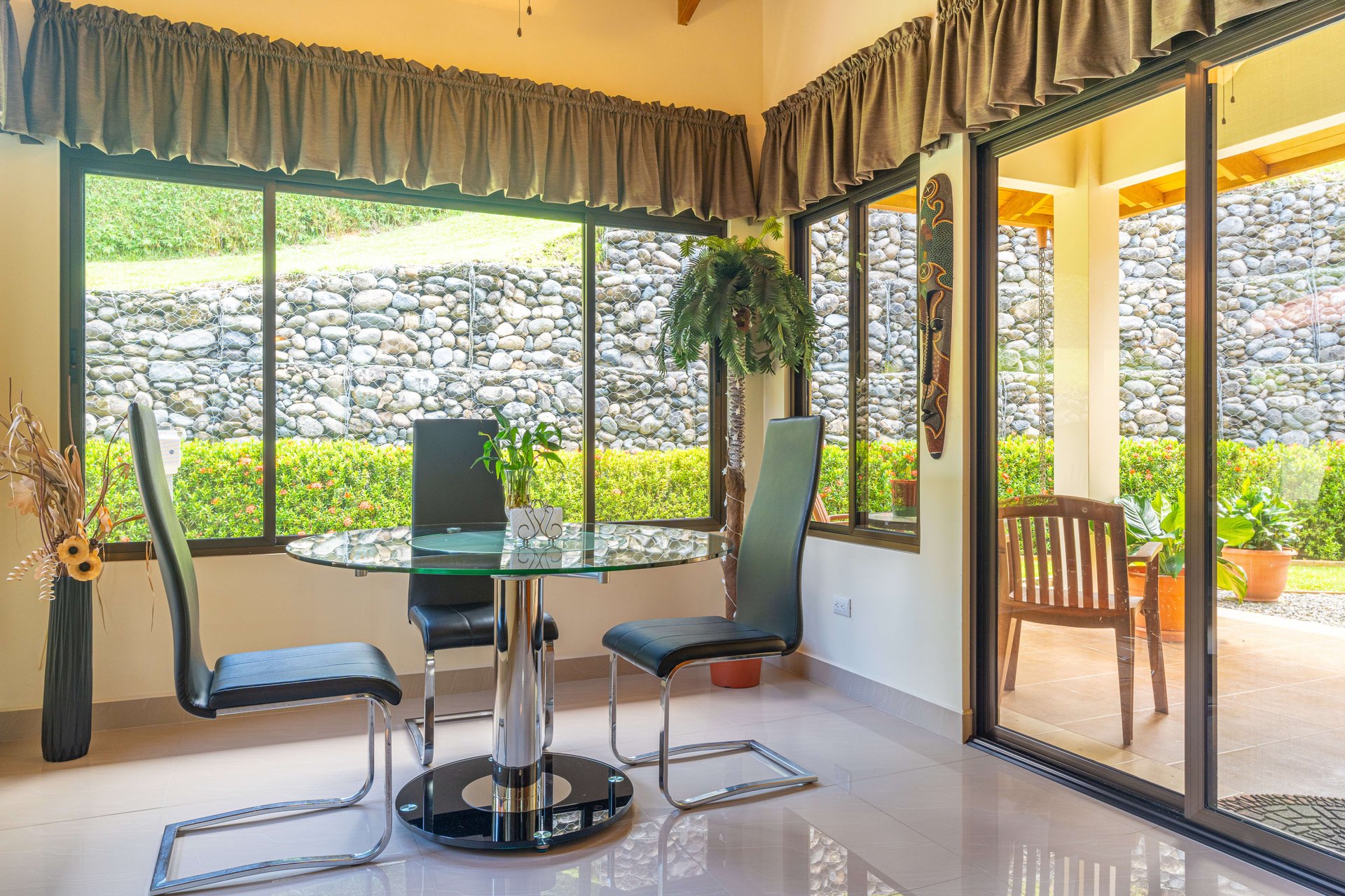 La Palma Custom Build 3 bedroom 2 bath - Prestine Condition