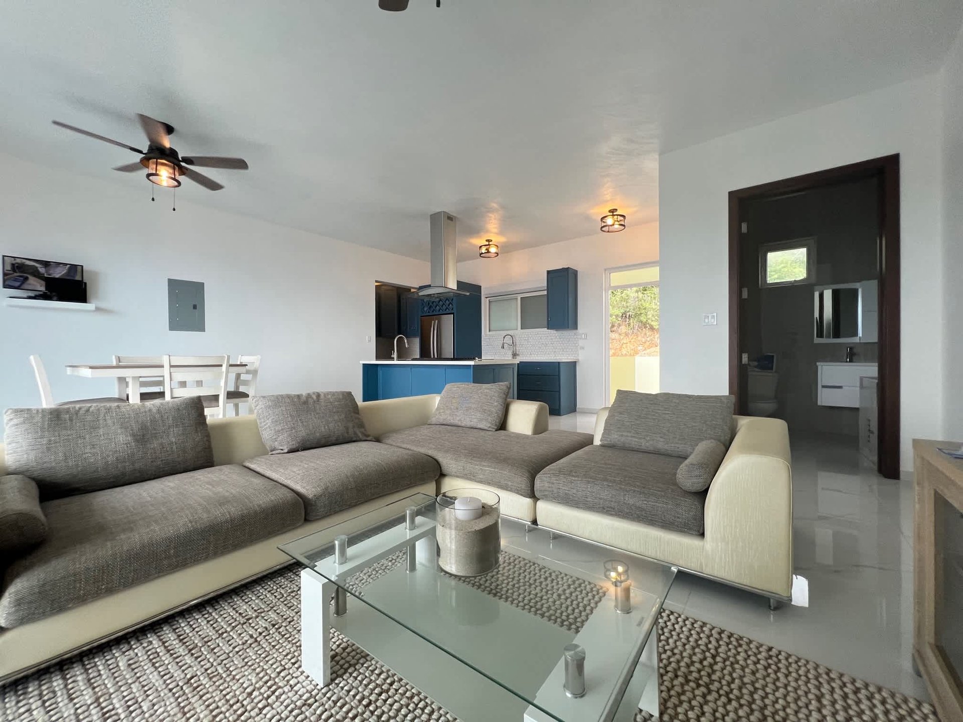 986 Georges Northside 4 Bedroom Split Unit