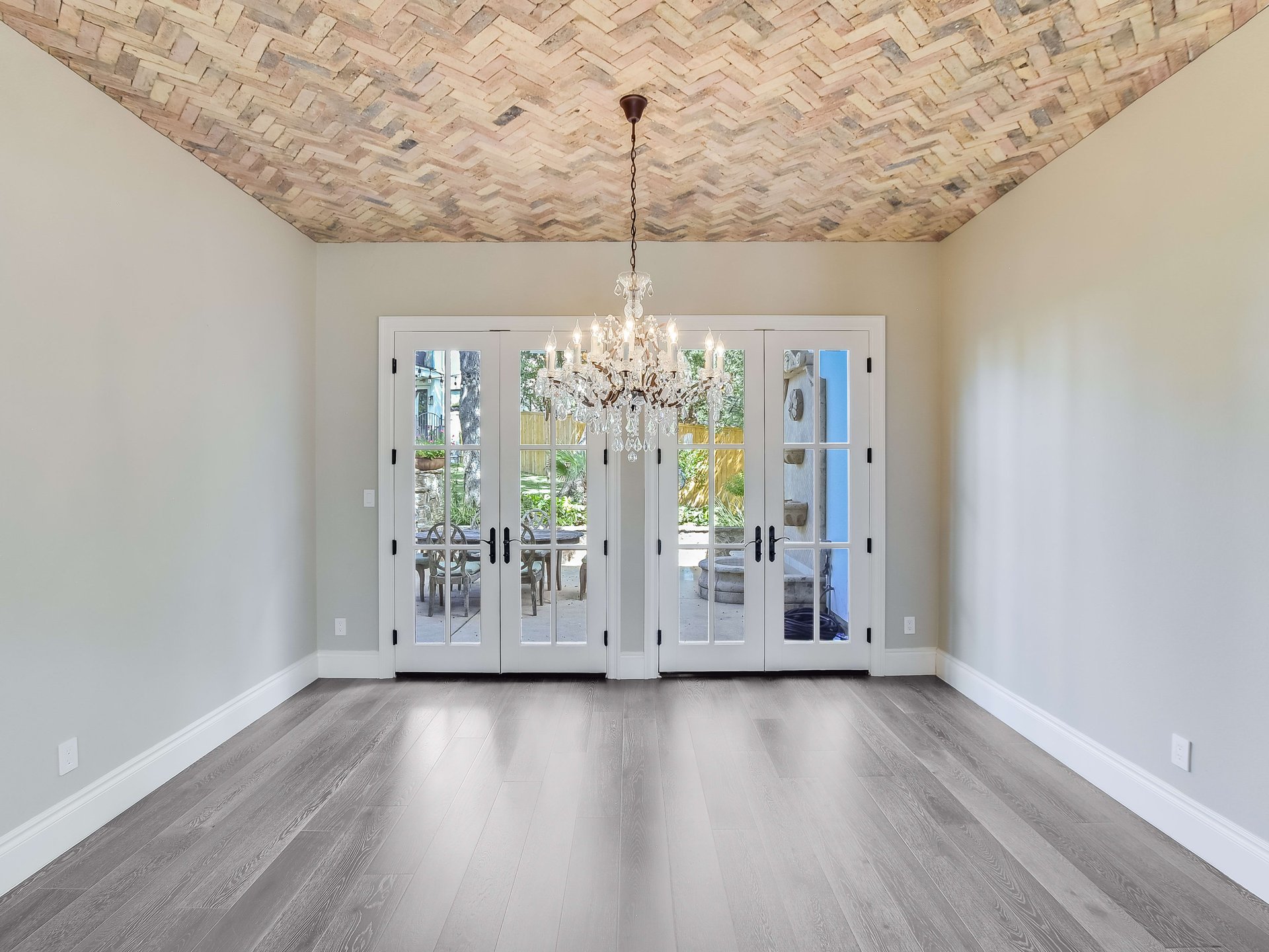 2035 Rue De St. Germaine 