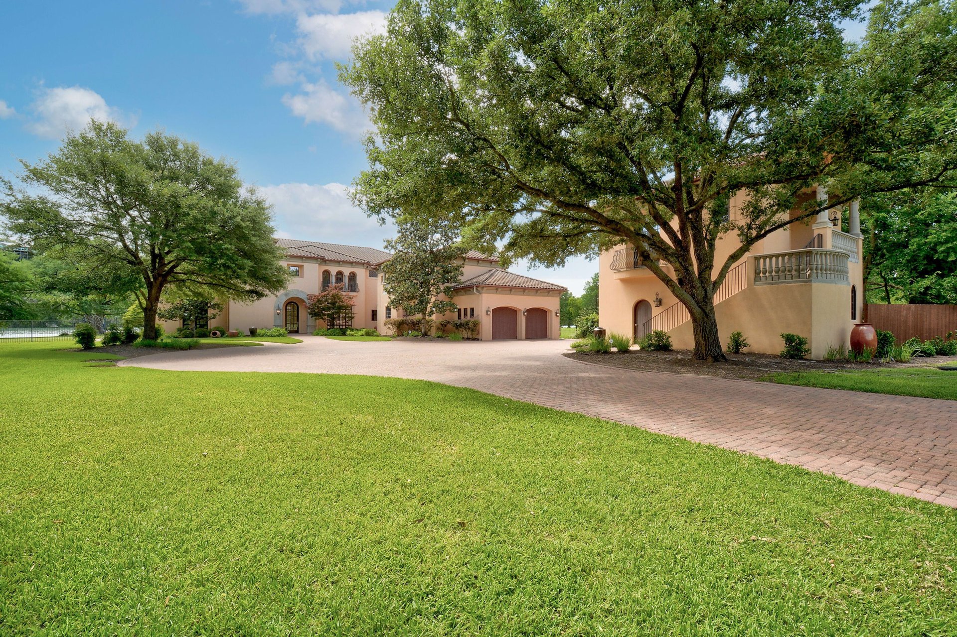 3201 Westlake Drive