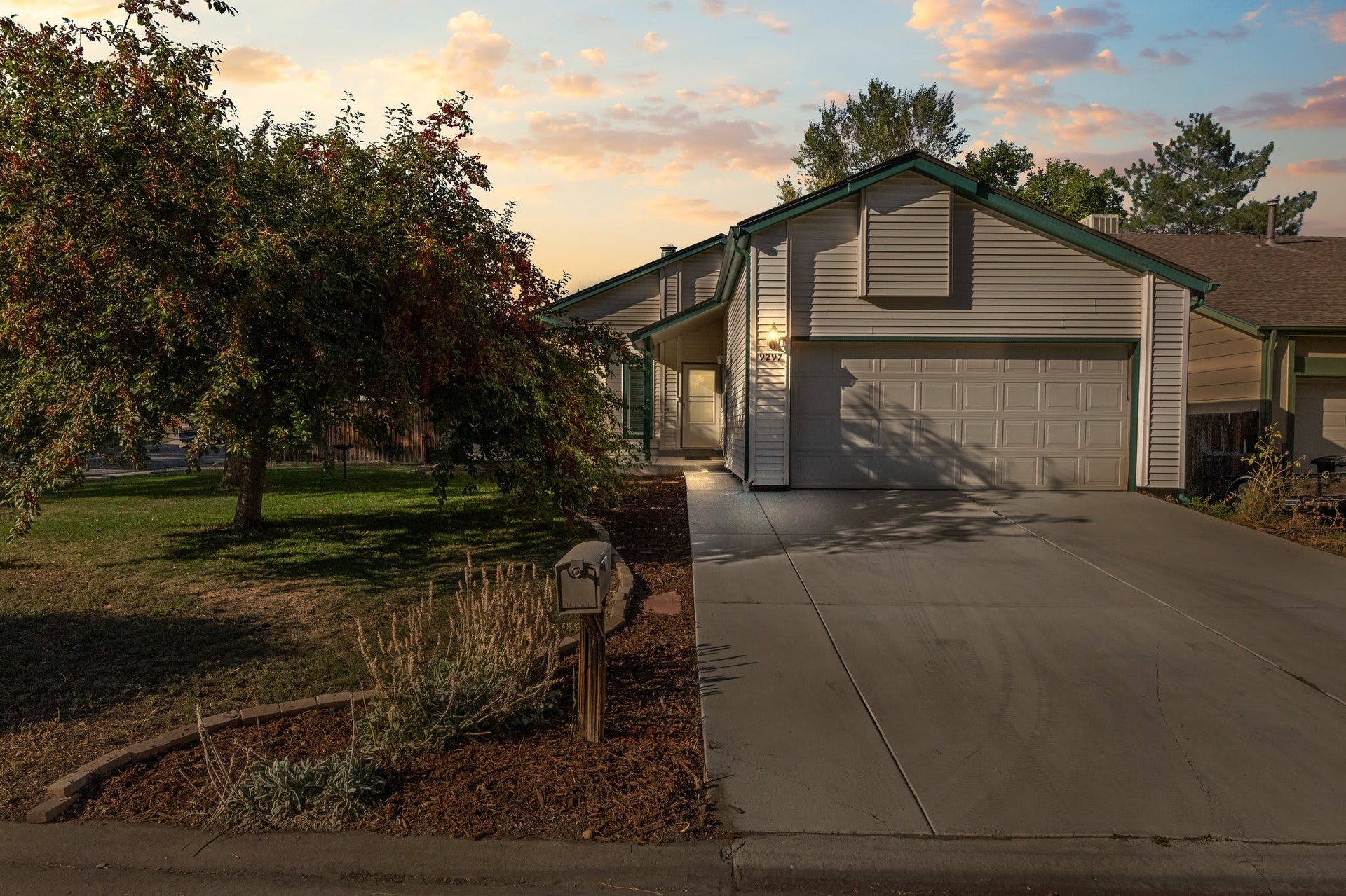 9297 W 98th Pl