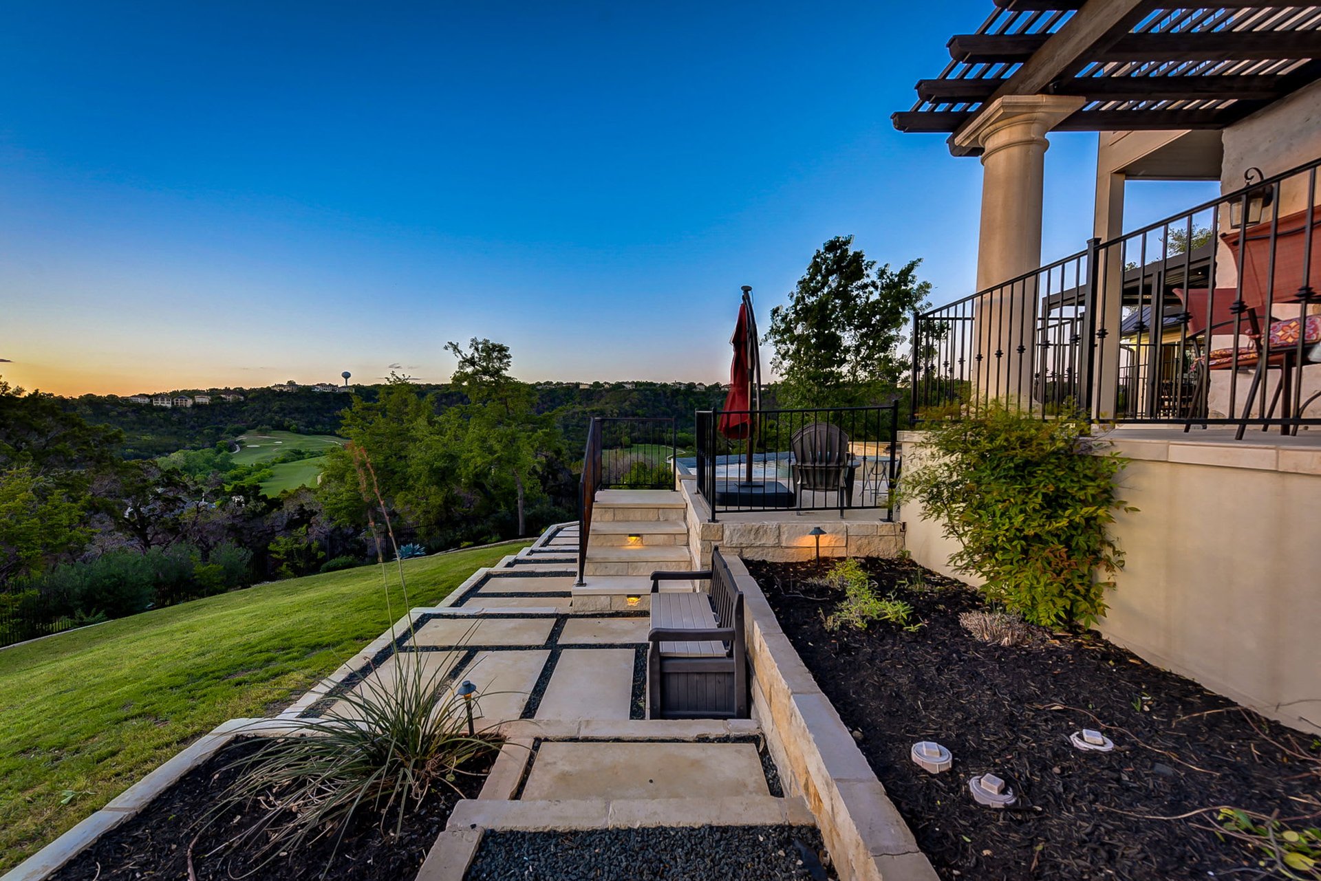Hill Country Paradise: Luxurious 4/3 Home with Heated Pool/Spa and Spectacular Sunset Views in River Place!
