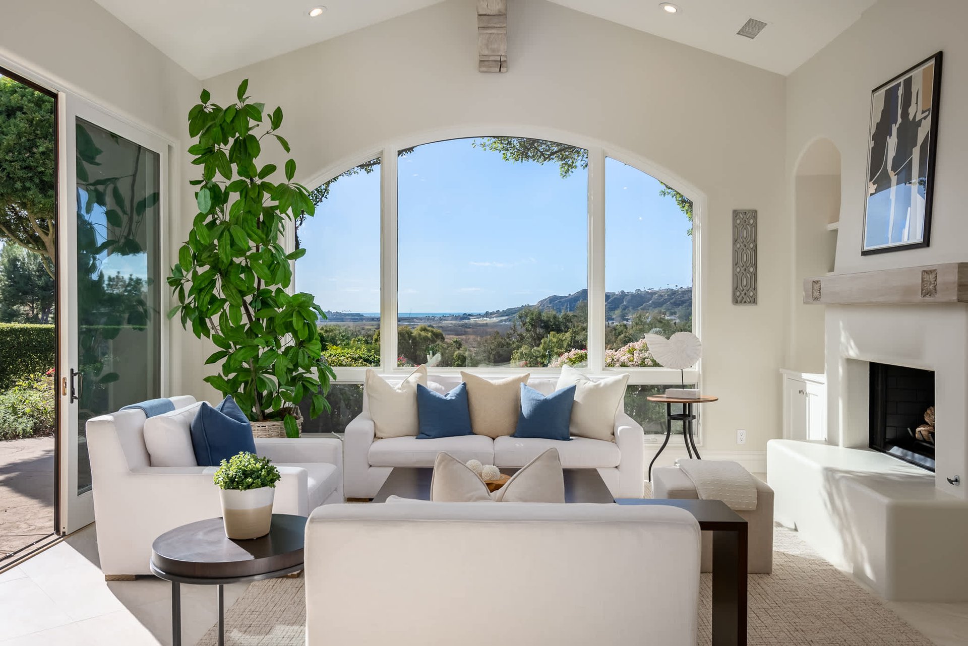 4390 Camino Privado