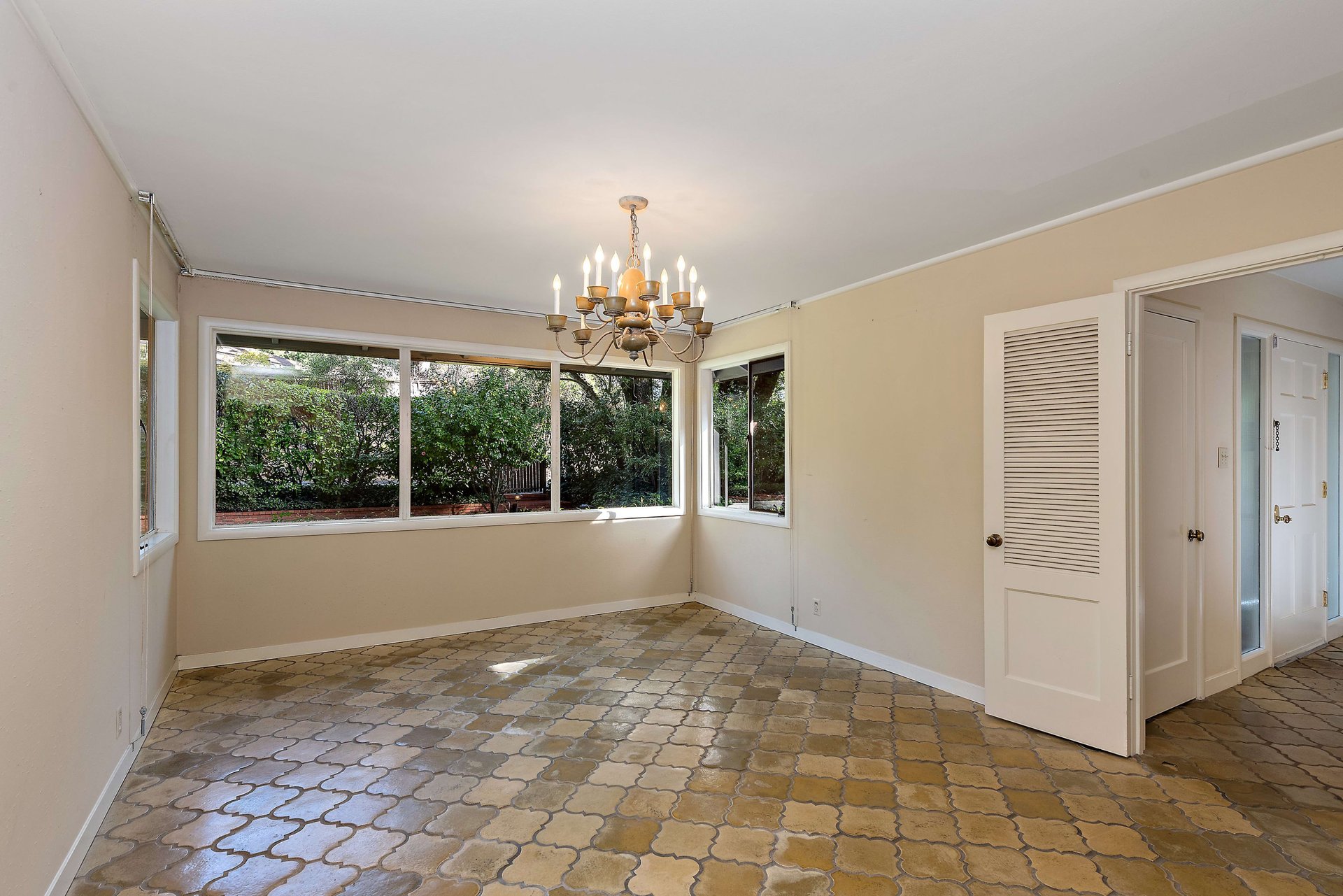 211 Woodland Rd