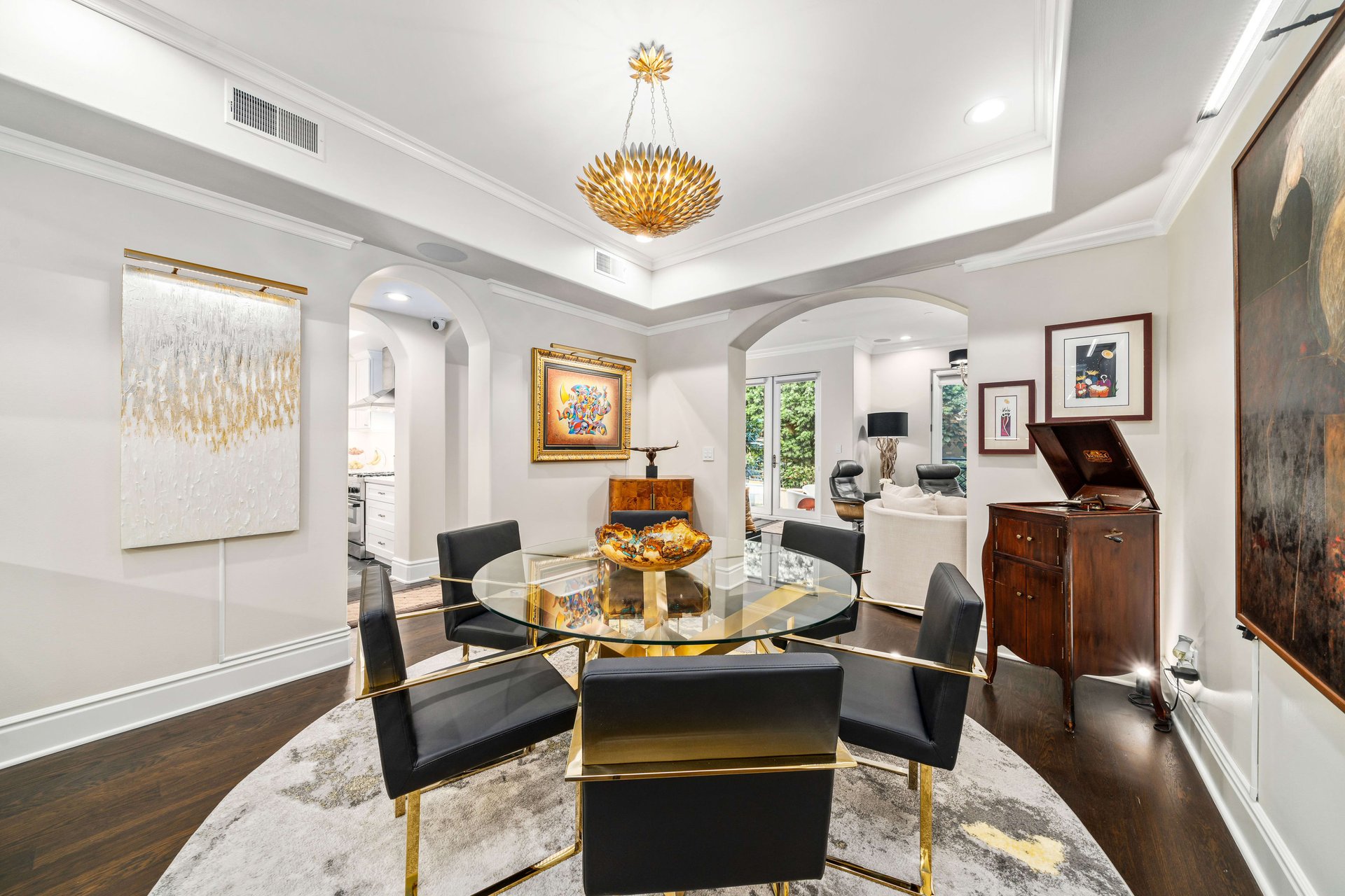 137 S Spalding Dr #104, Beverly Hills