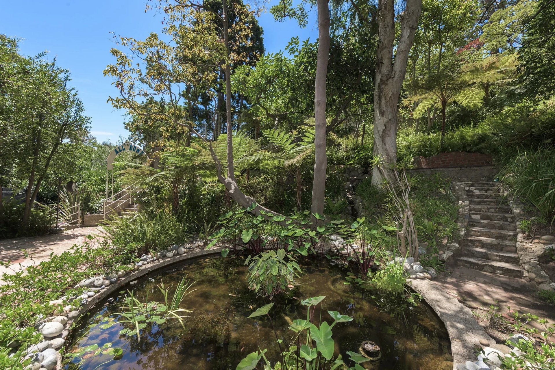 499 Halvern Dr
