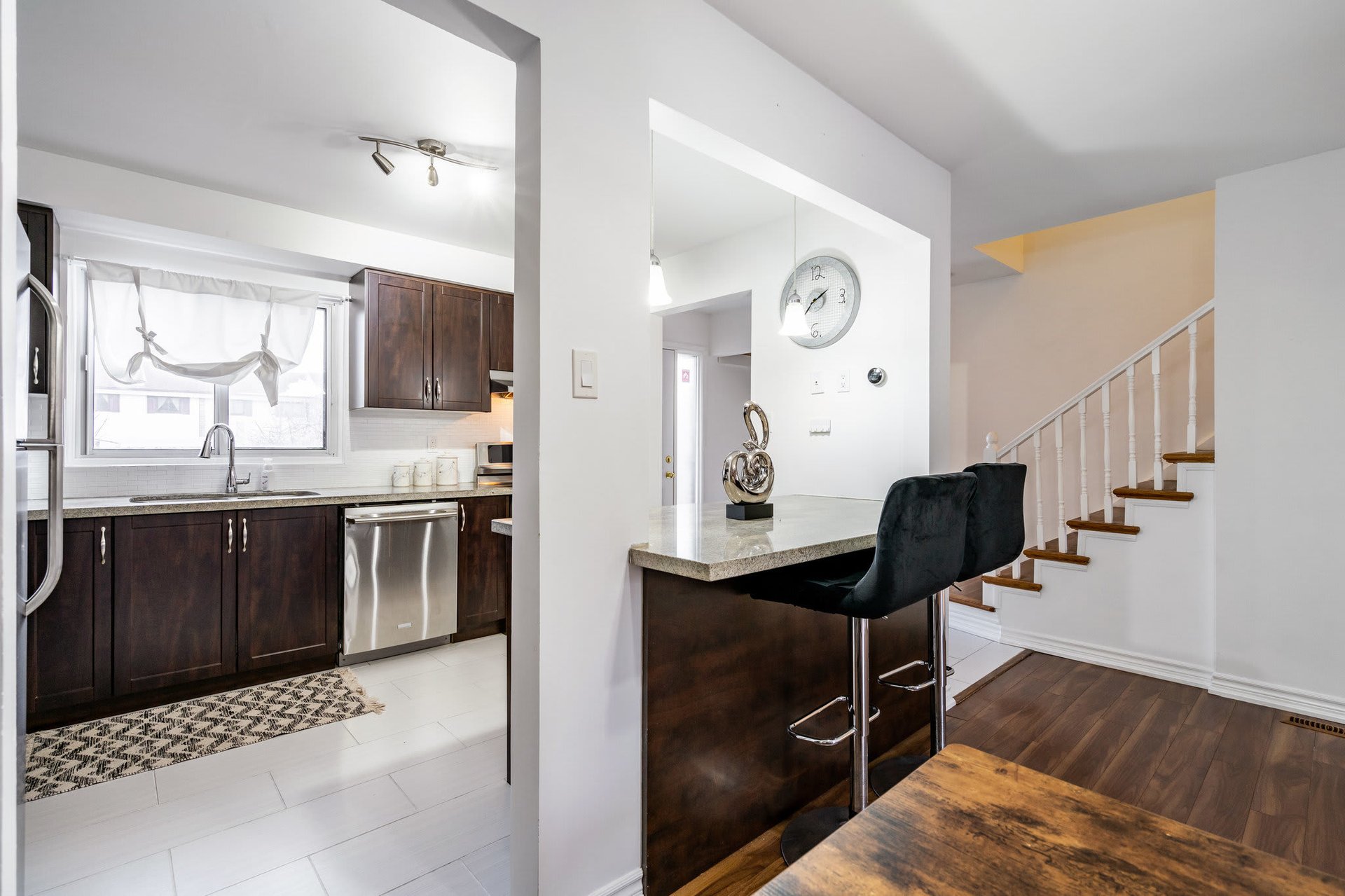 100 - 2779 Gananoque Dr 