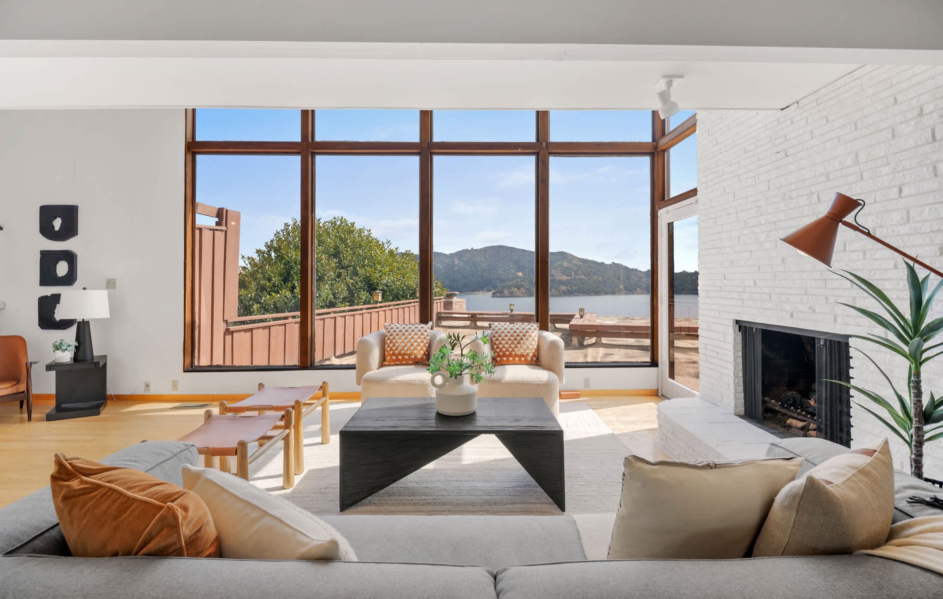 Old Town Tiburon Duplex with Sweeping Views