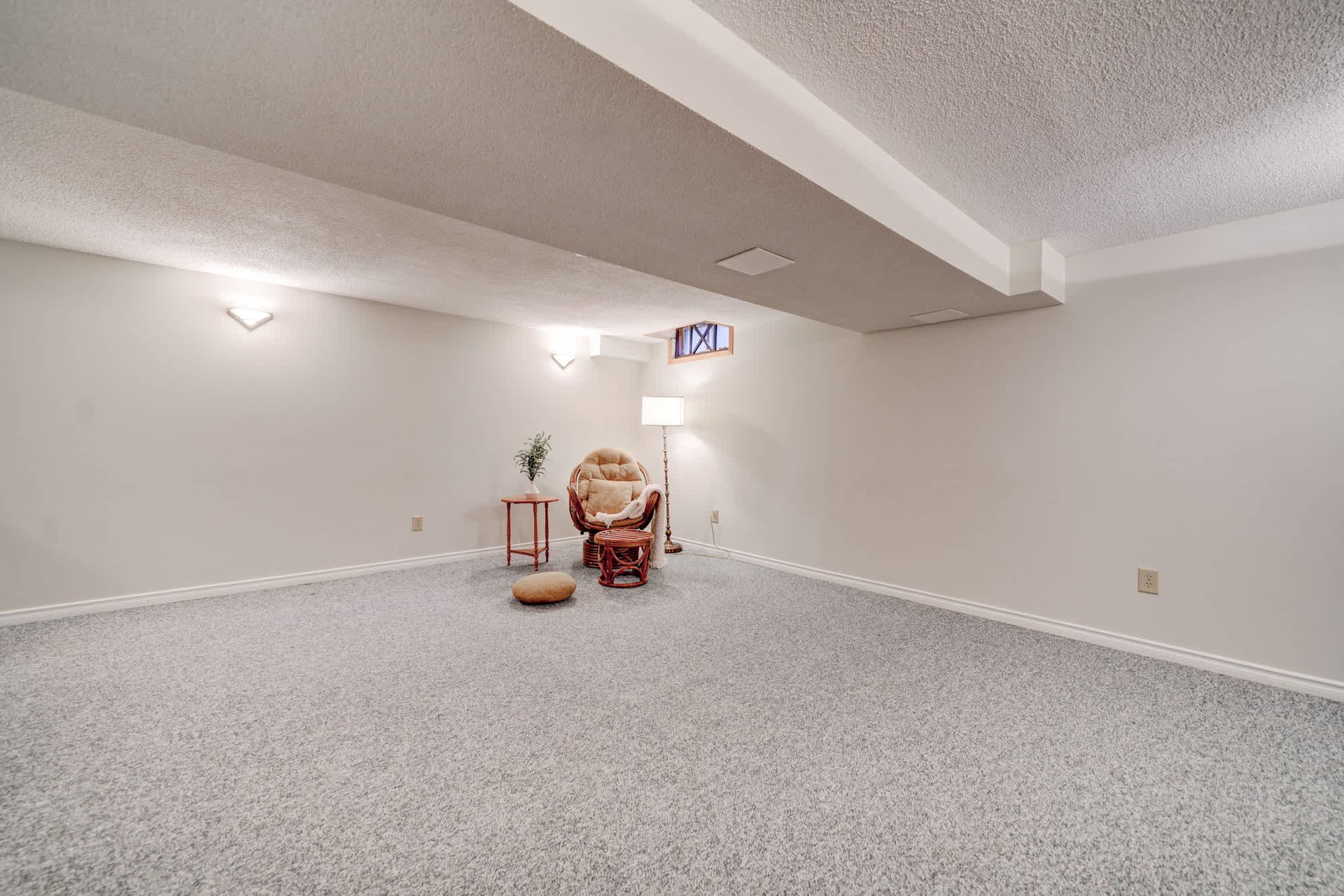 1087 Runnymead Cres