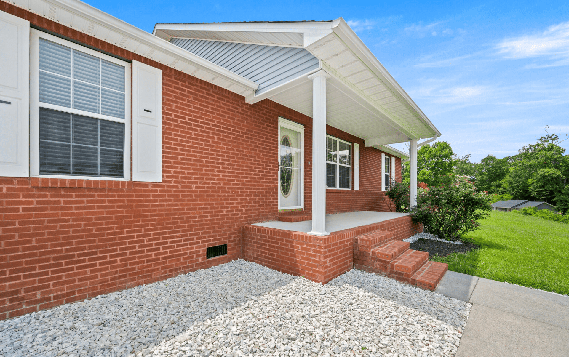 910 Red Oak Lane