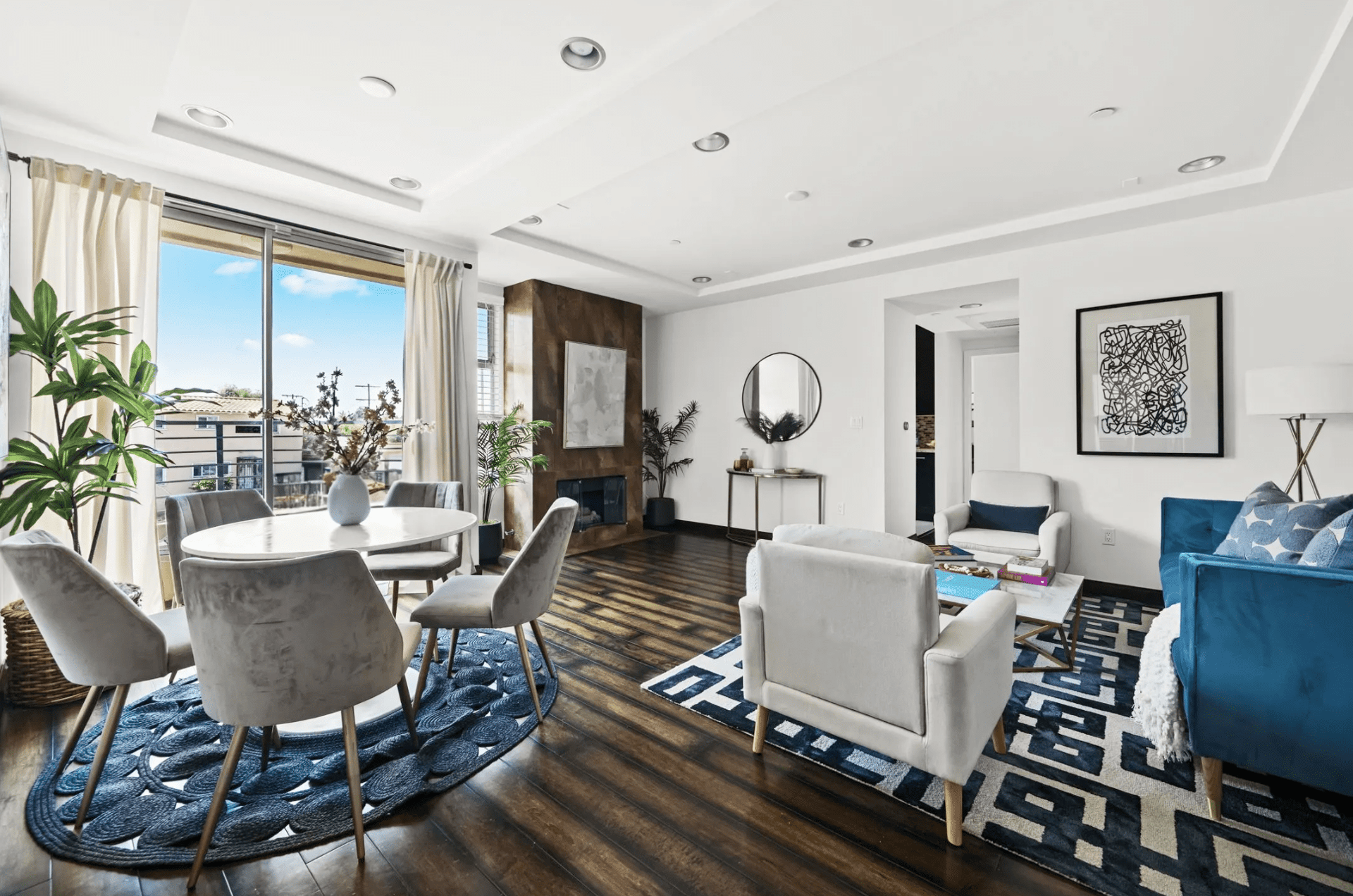 Stylish Turnkey Unit in Prime Miracle Mile