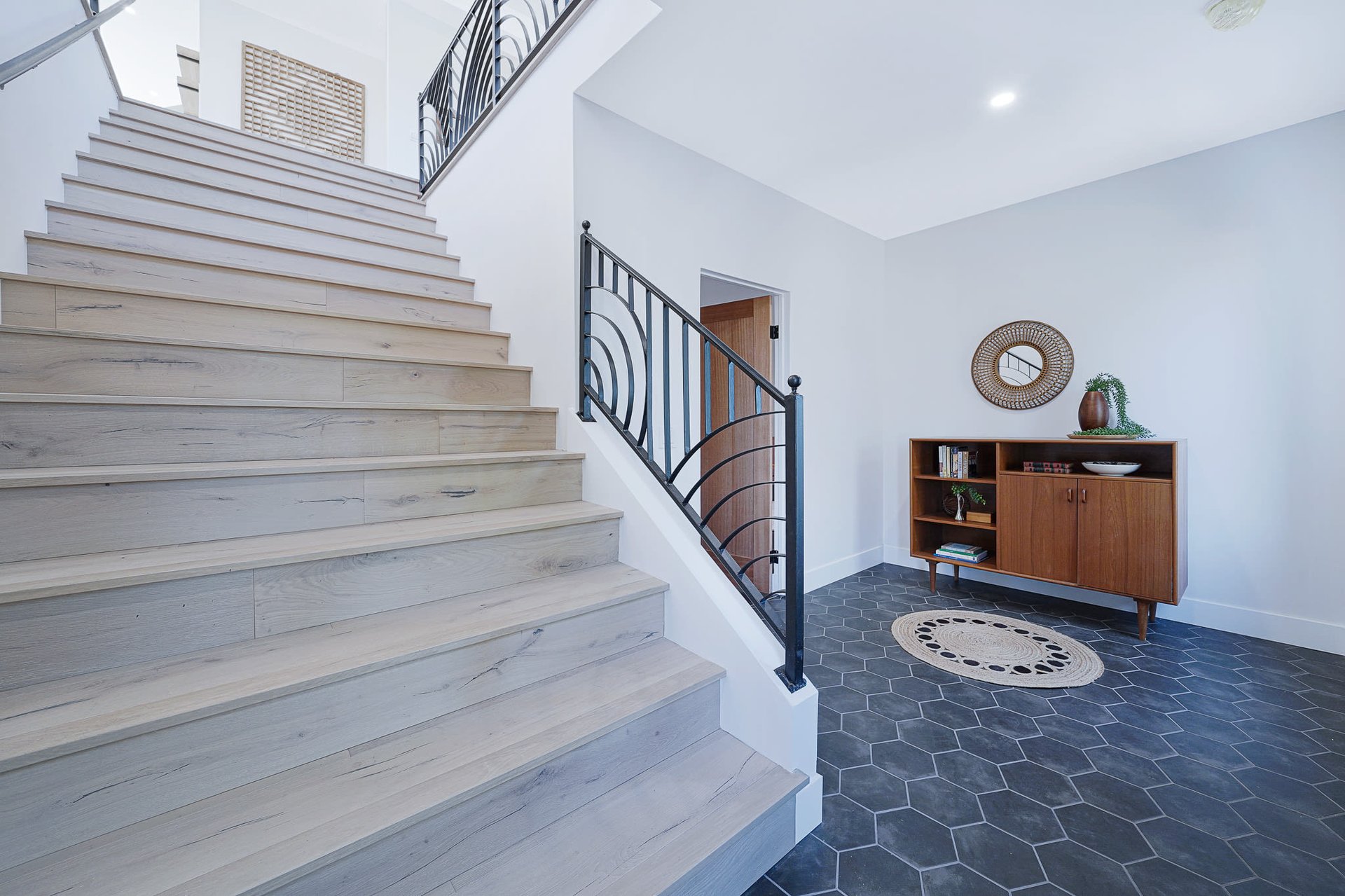 Immaculate & Turnkey Contemporary Home in Hollywood Hills