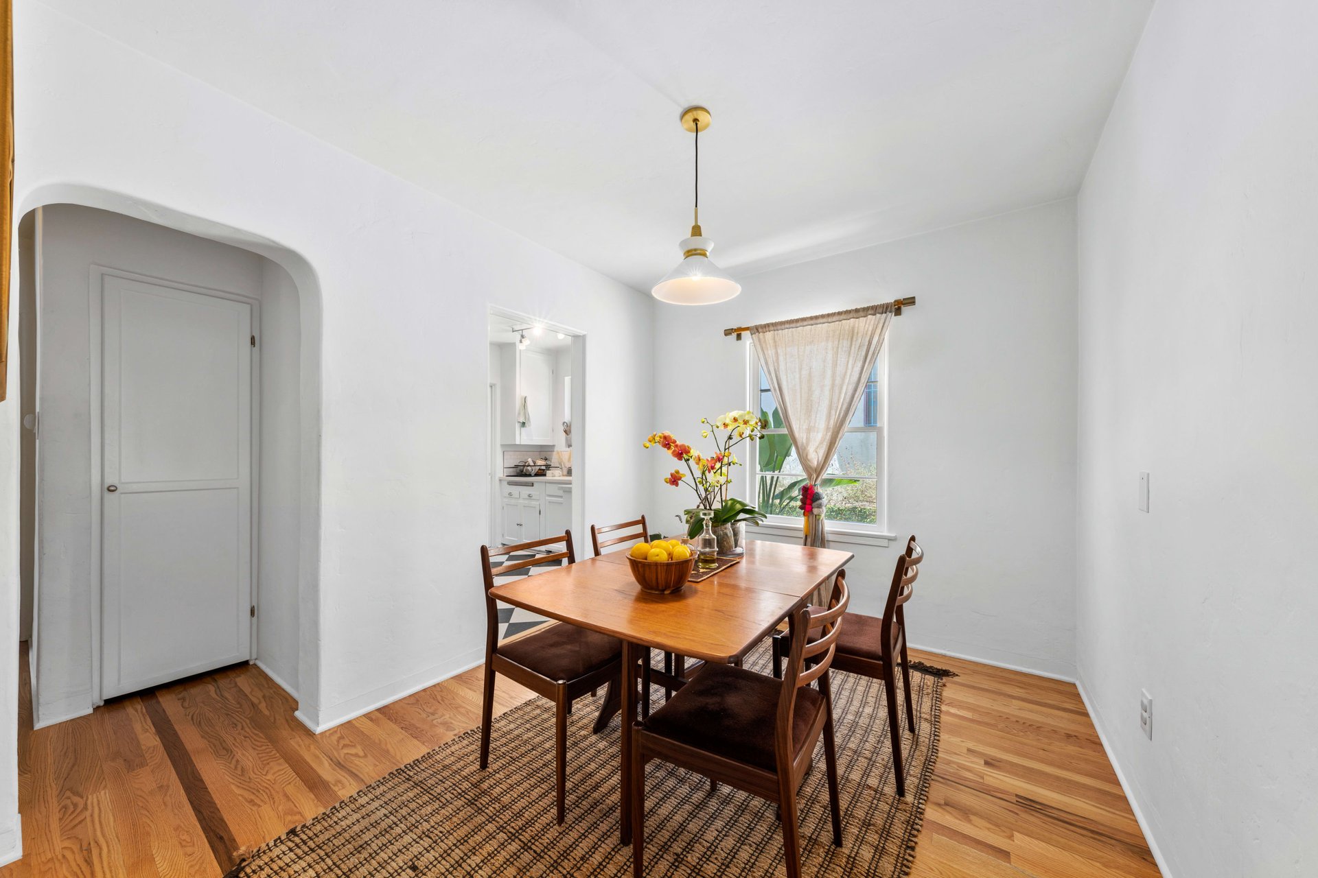 2802 Angus St, Silverlake