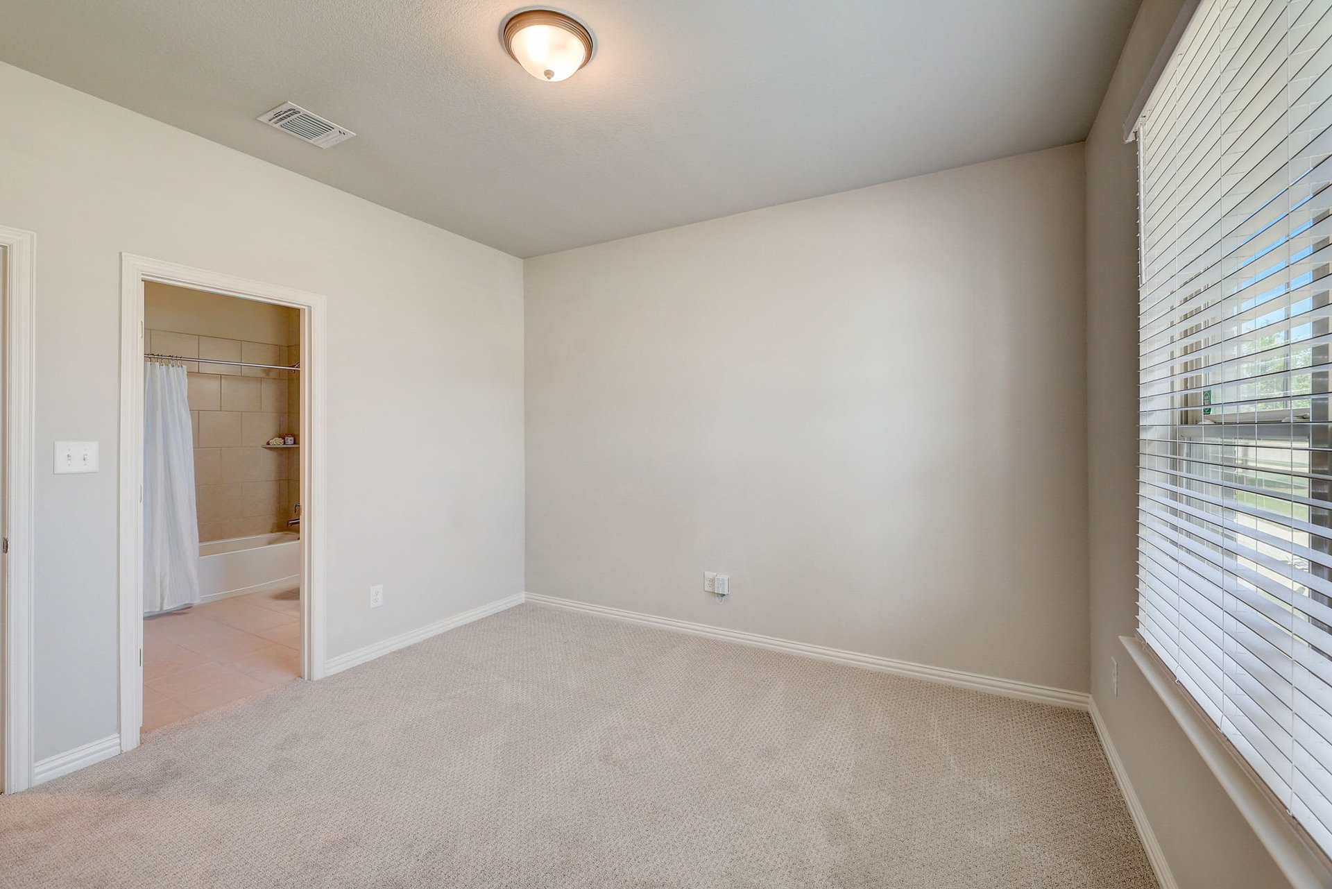 Charming single-story home in the desirable Paloma Lake in RR that backs to a greenbelt!