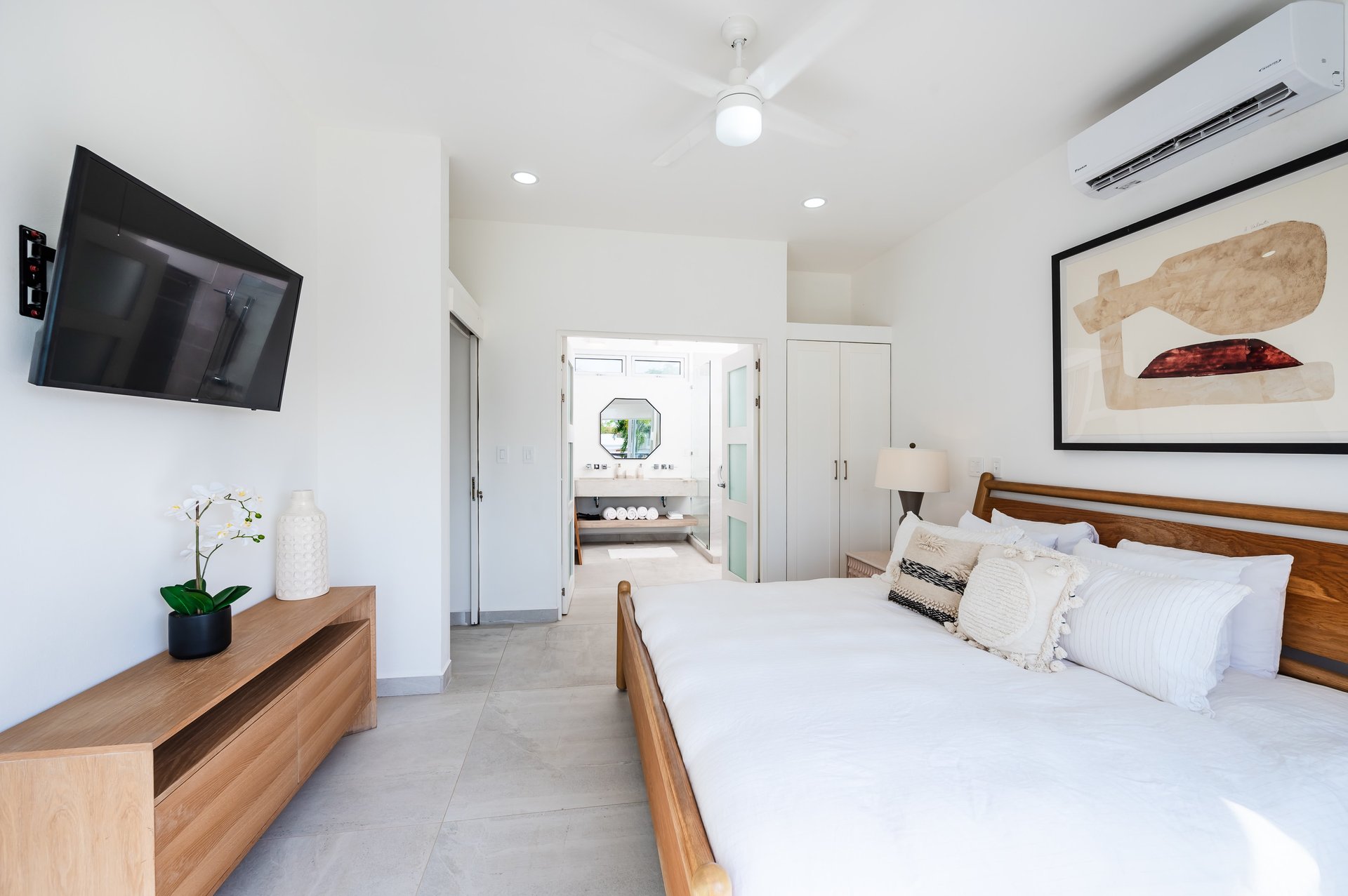 The Enclave | Ultra-Modern 5 Bedroom Villa Located Minutes From the Beach!