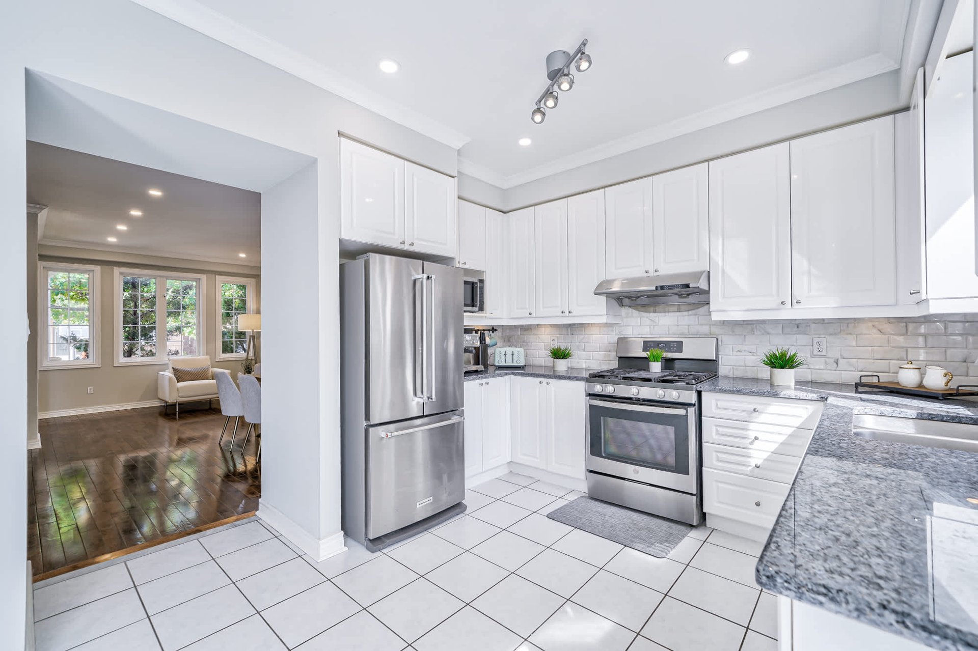 2164 Highcliffe Way