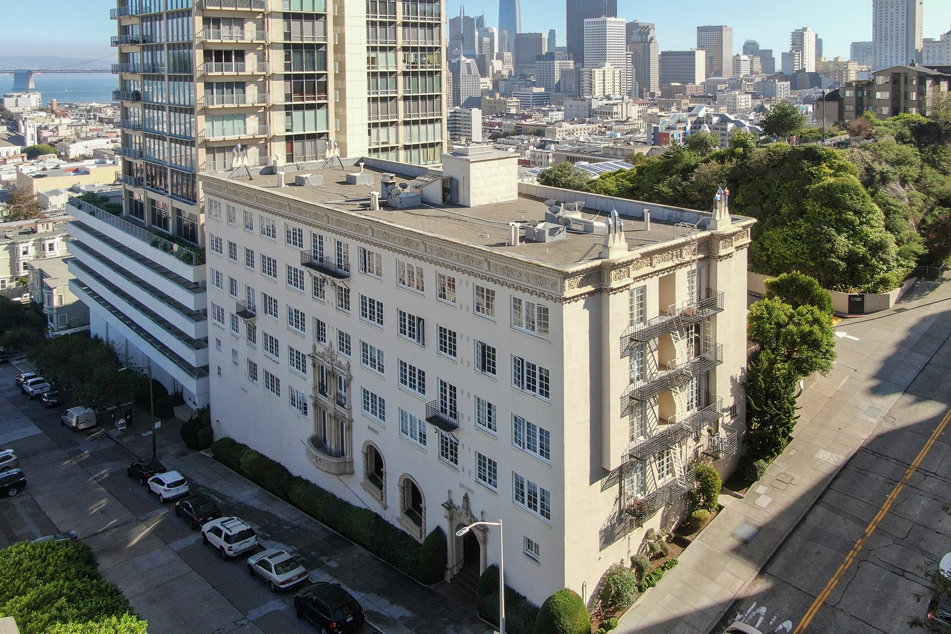 899 Green Street