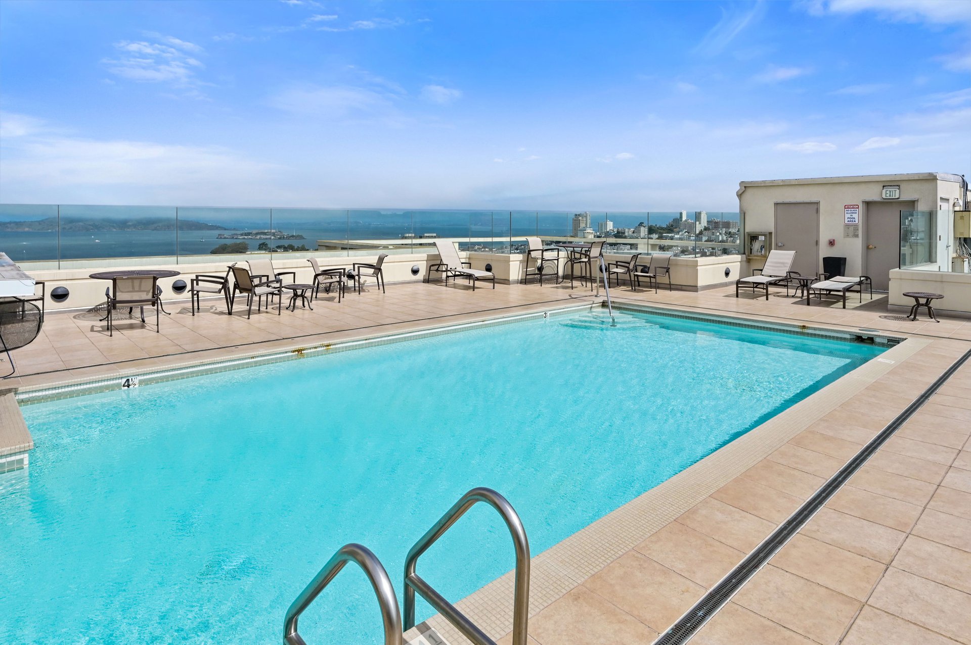 Large Condo & Terrace at 2200 Pacific