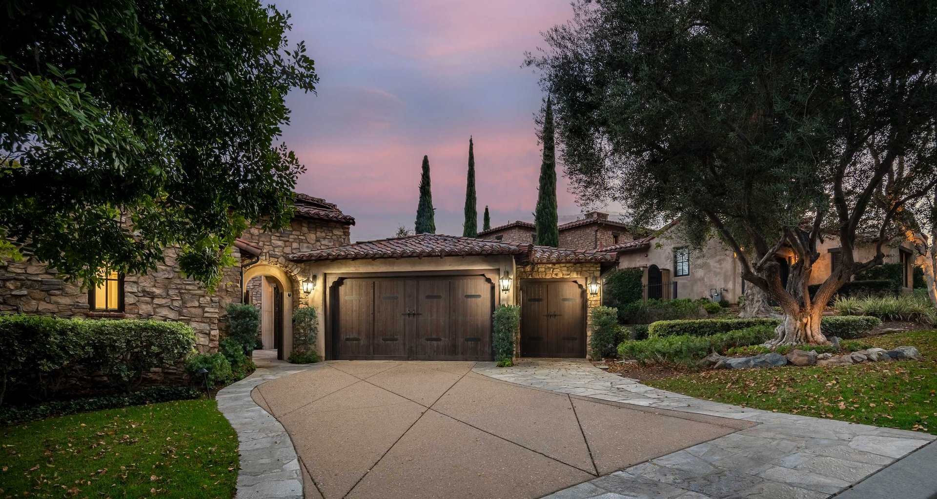 A Masterpiece Villa In The Bridges