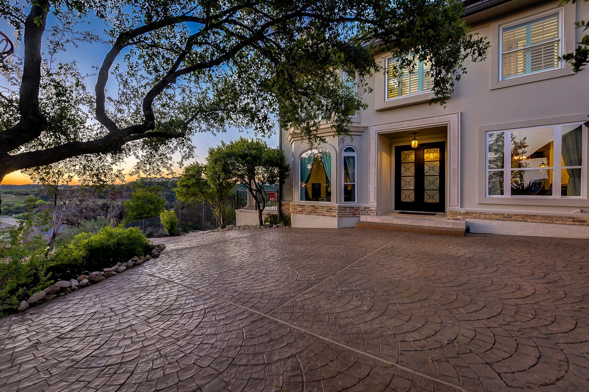 Hill Country Paradise: Luxurious 4/3 Home with Heated Pool/Spa and Spectacular Sunset Views in River Place!