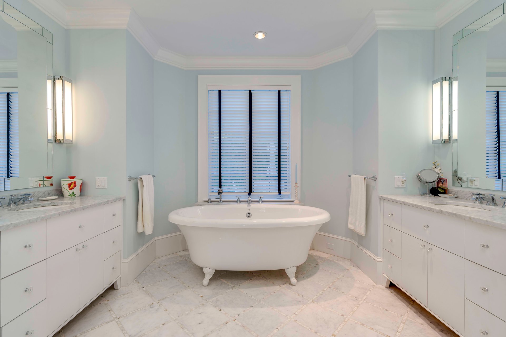 Furnished Designer Luxury Cottage in a Historic Waterfront Neighborhood