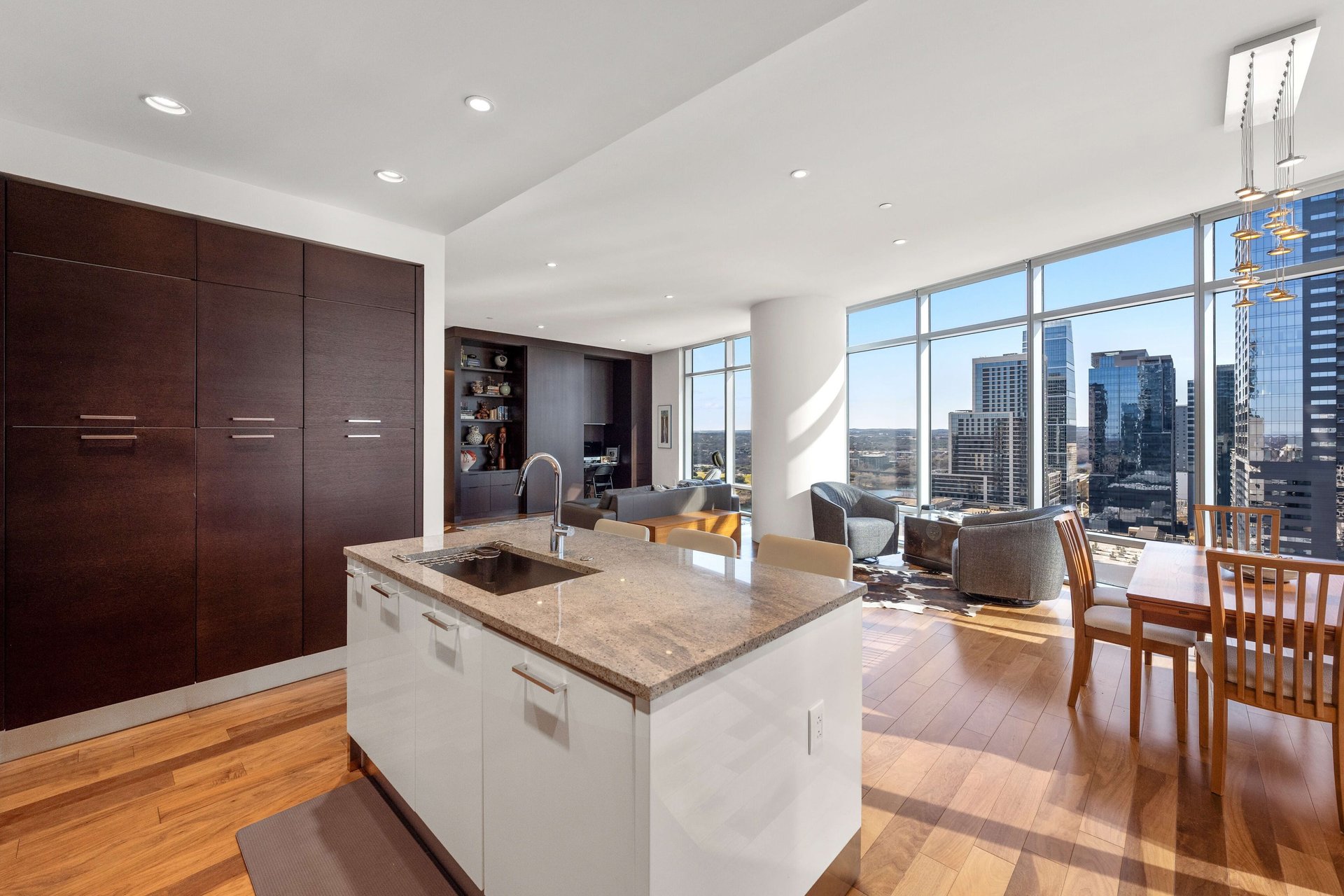 200 Congress Ave #21E