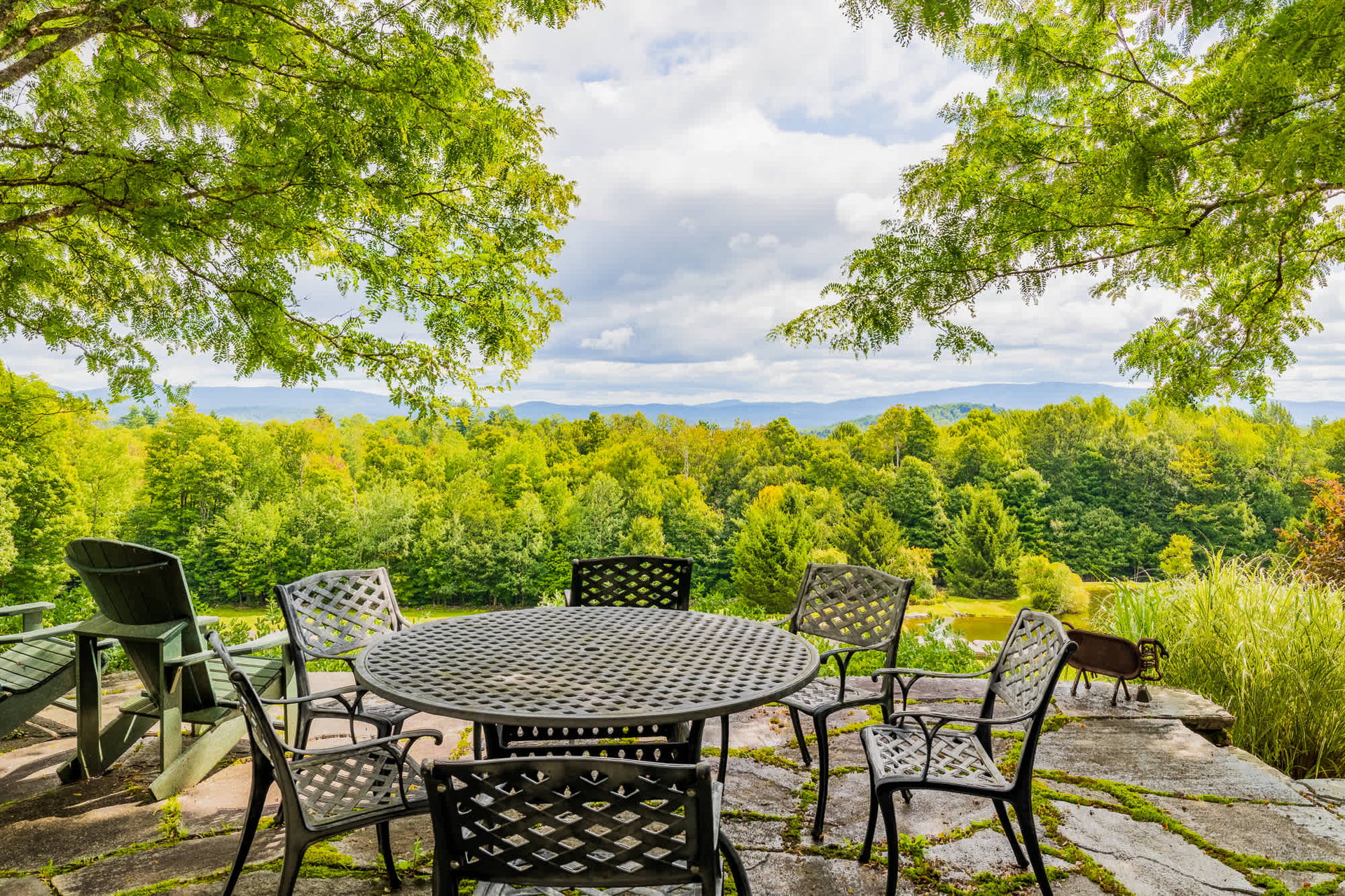 Exclusive Mountain Log Home - Monthly Rental Avail.