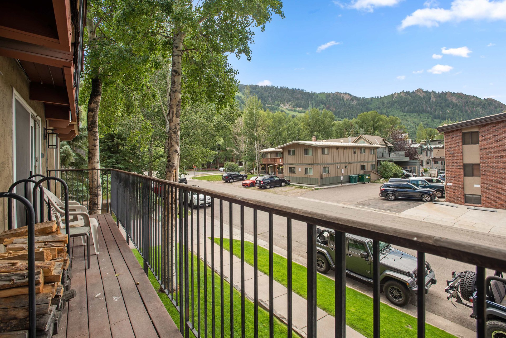 Newly Renovated Chateau Blanc 2 Bedroom Condo in Aspen 