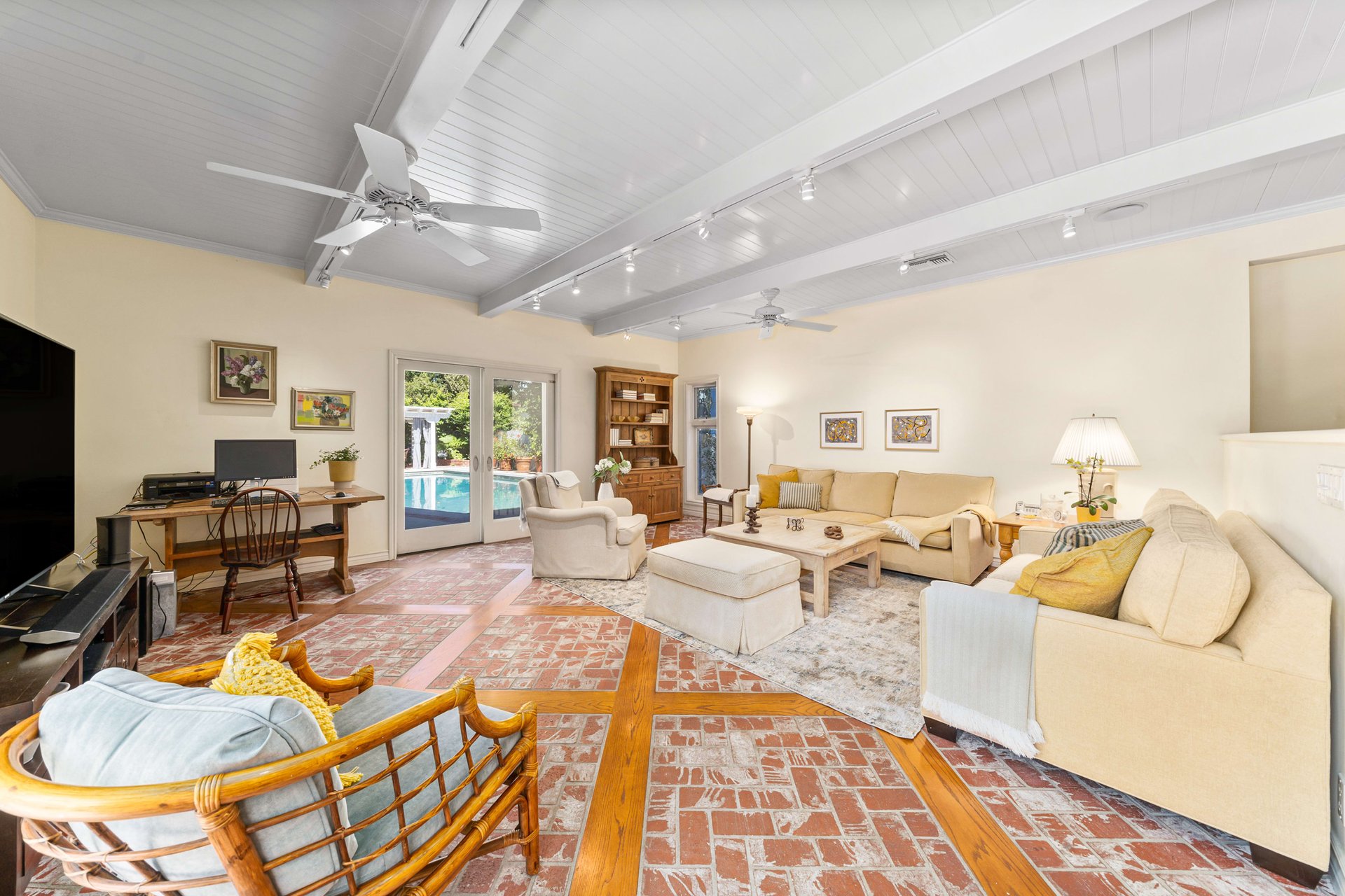 11157 Sarah St, Toluca Lake