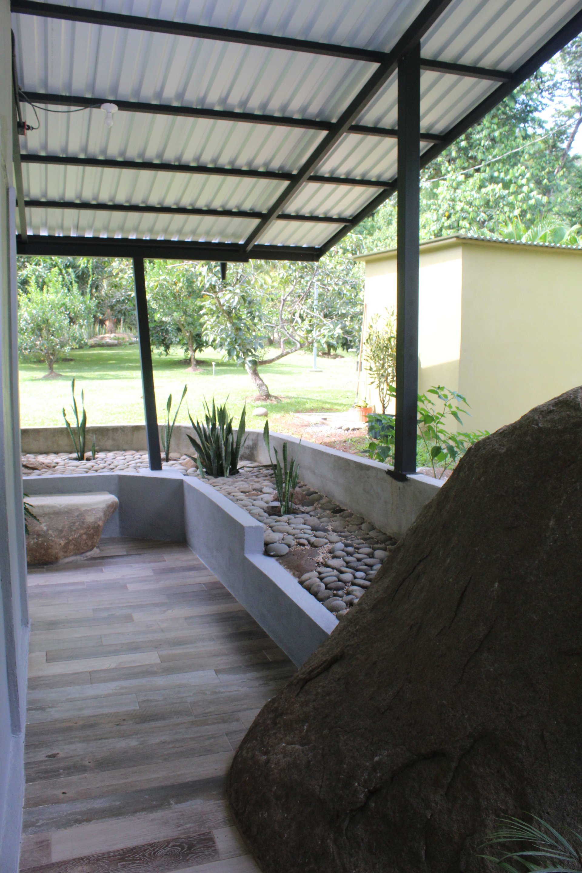 Spacious 2 Bedroom Minutes to the Beach