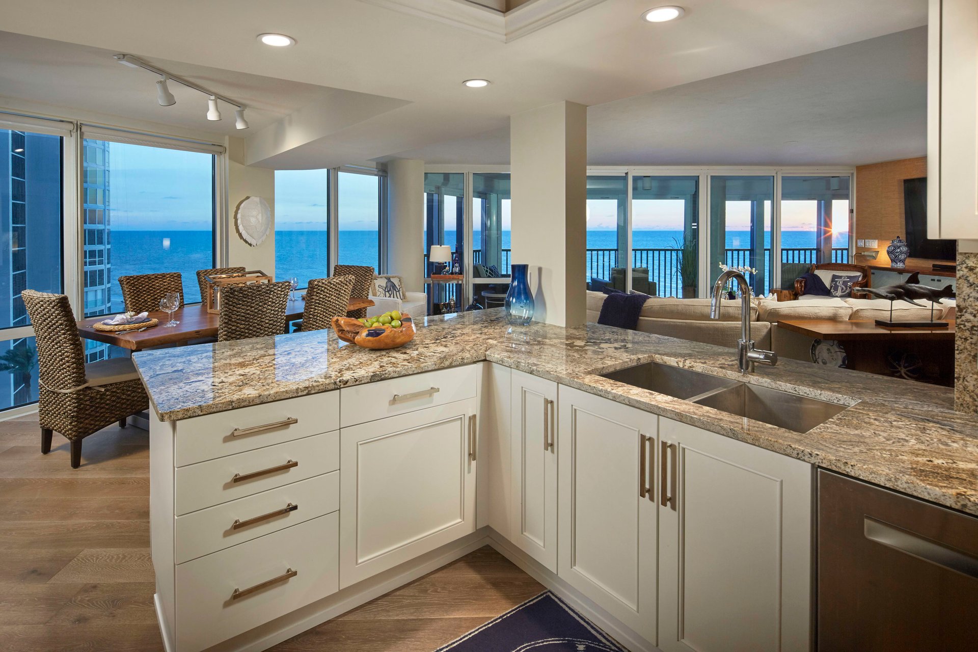 VISTAS 901 AT PARK SHORE