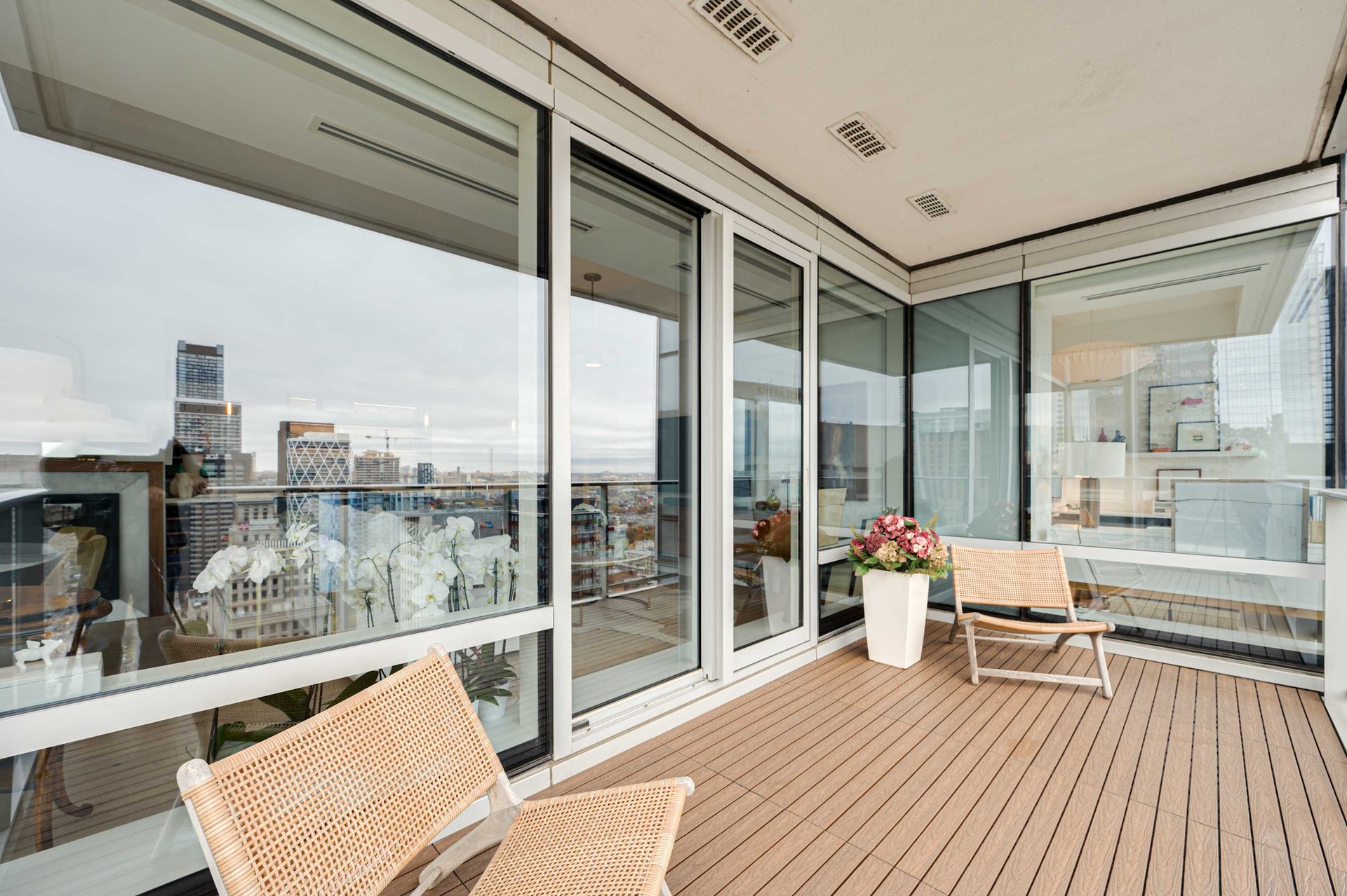 Suite 3206- 180 University Avenue