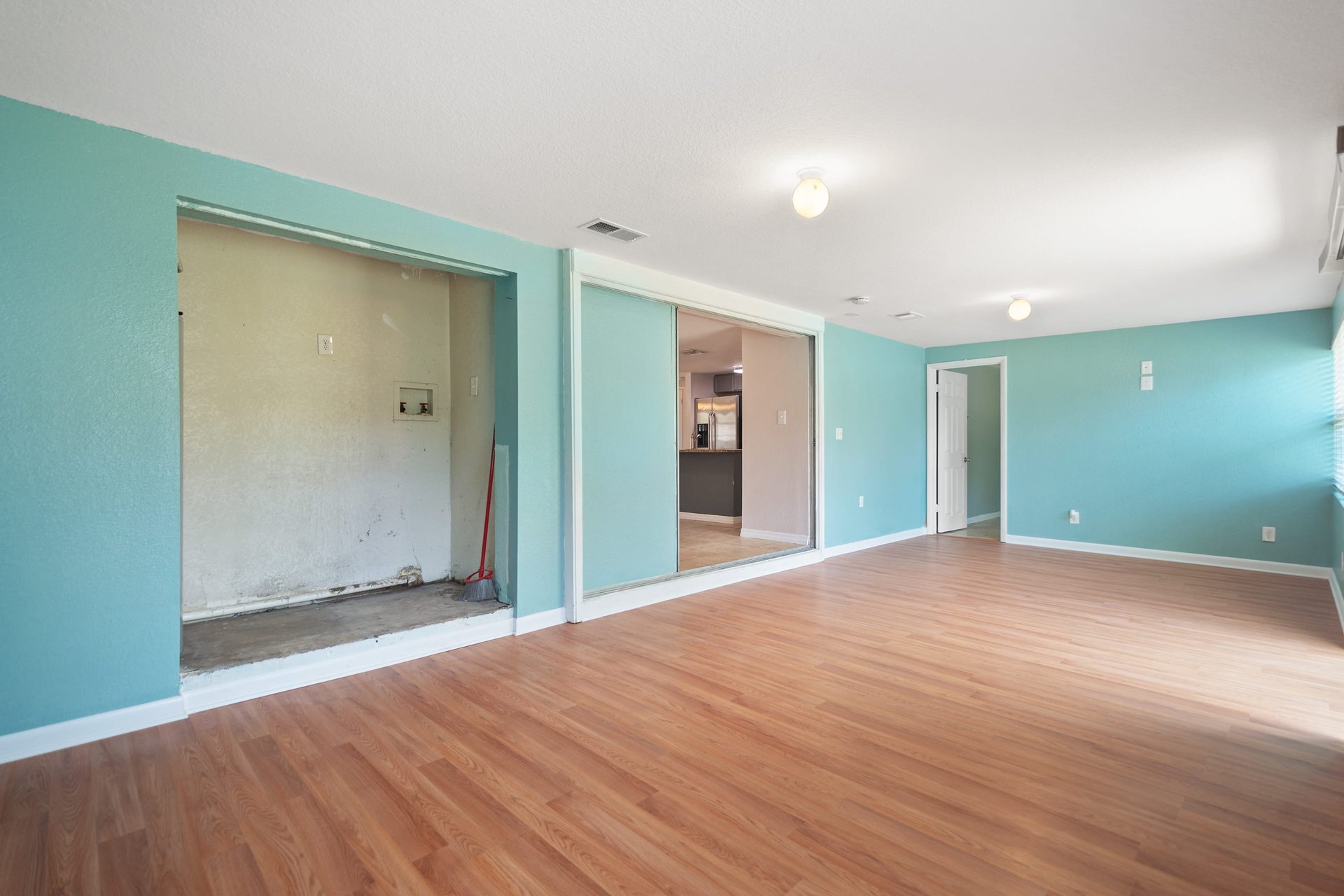 3207 ACACIA  STREET