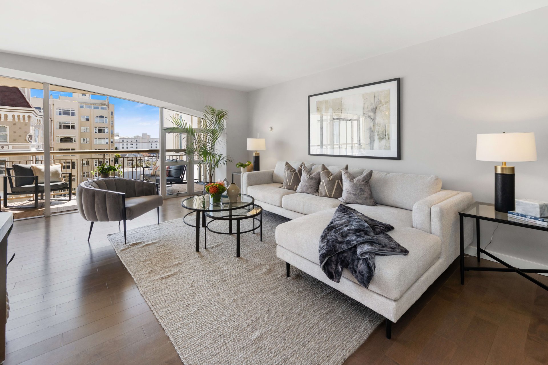 Just-Renovated Pacific Heights Condo With Southern Views