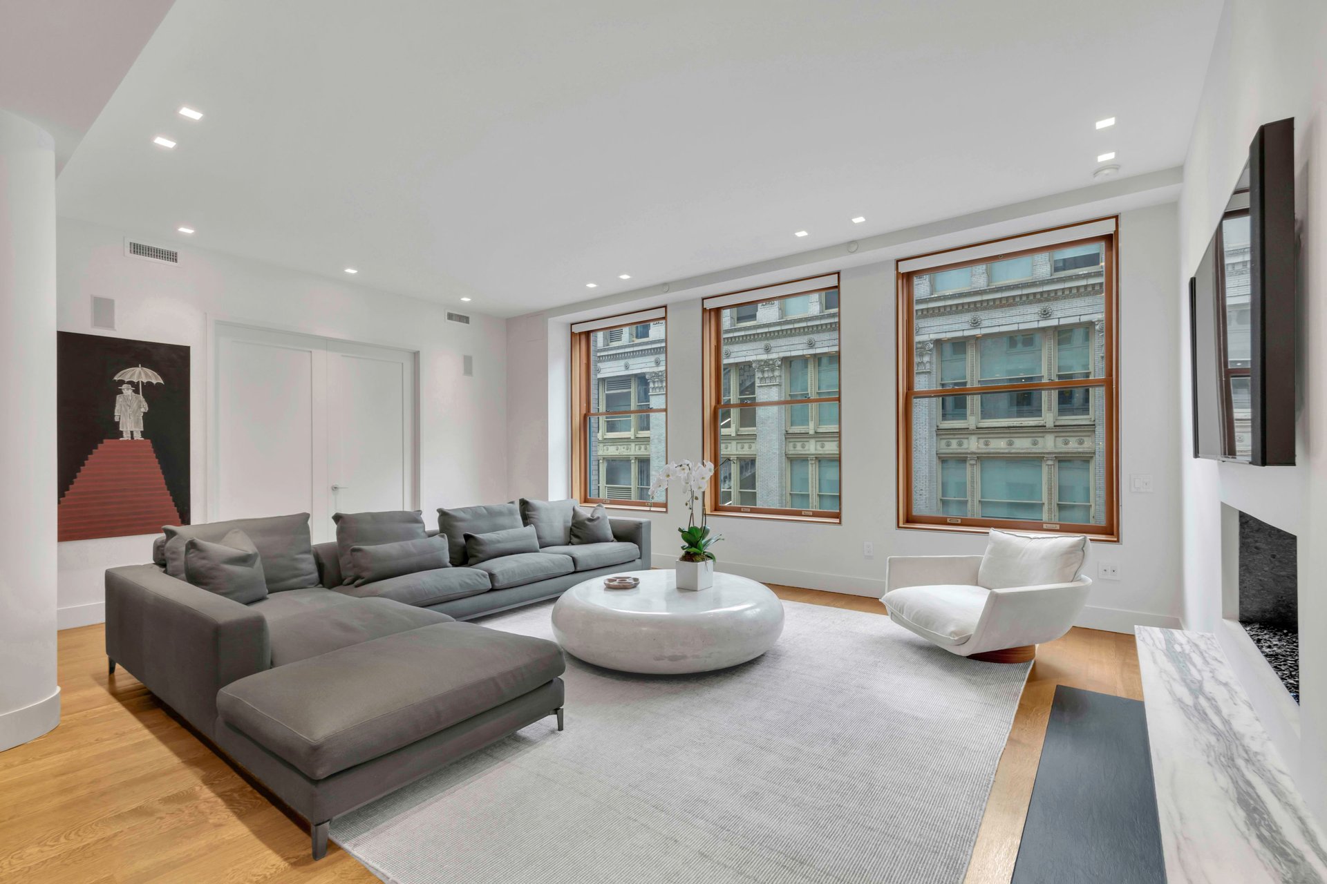32 WEST 18TH STREET