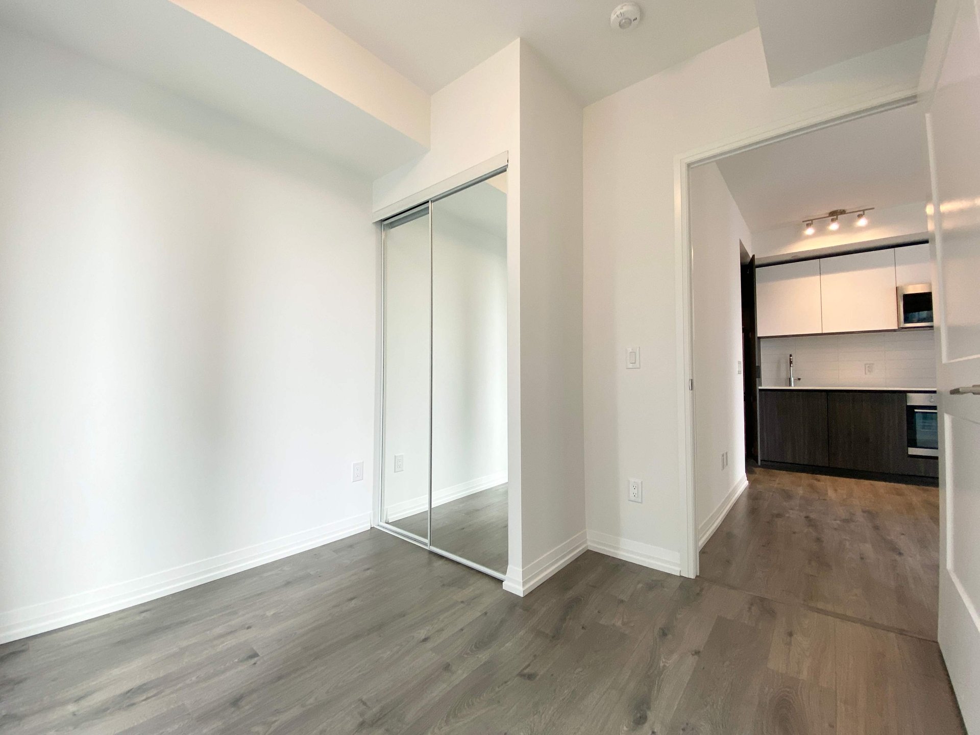 8 Widmer St Unit: 2005