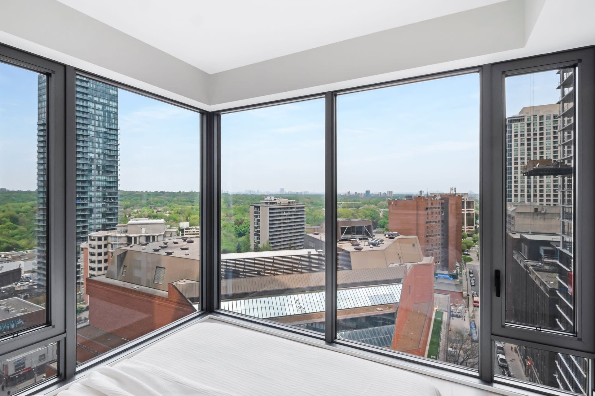 8 Cumberland Suite 1608