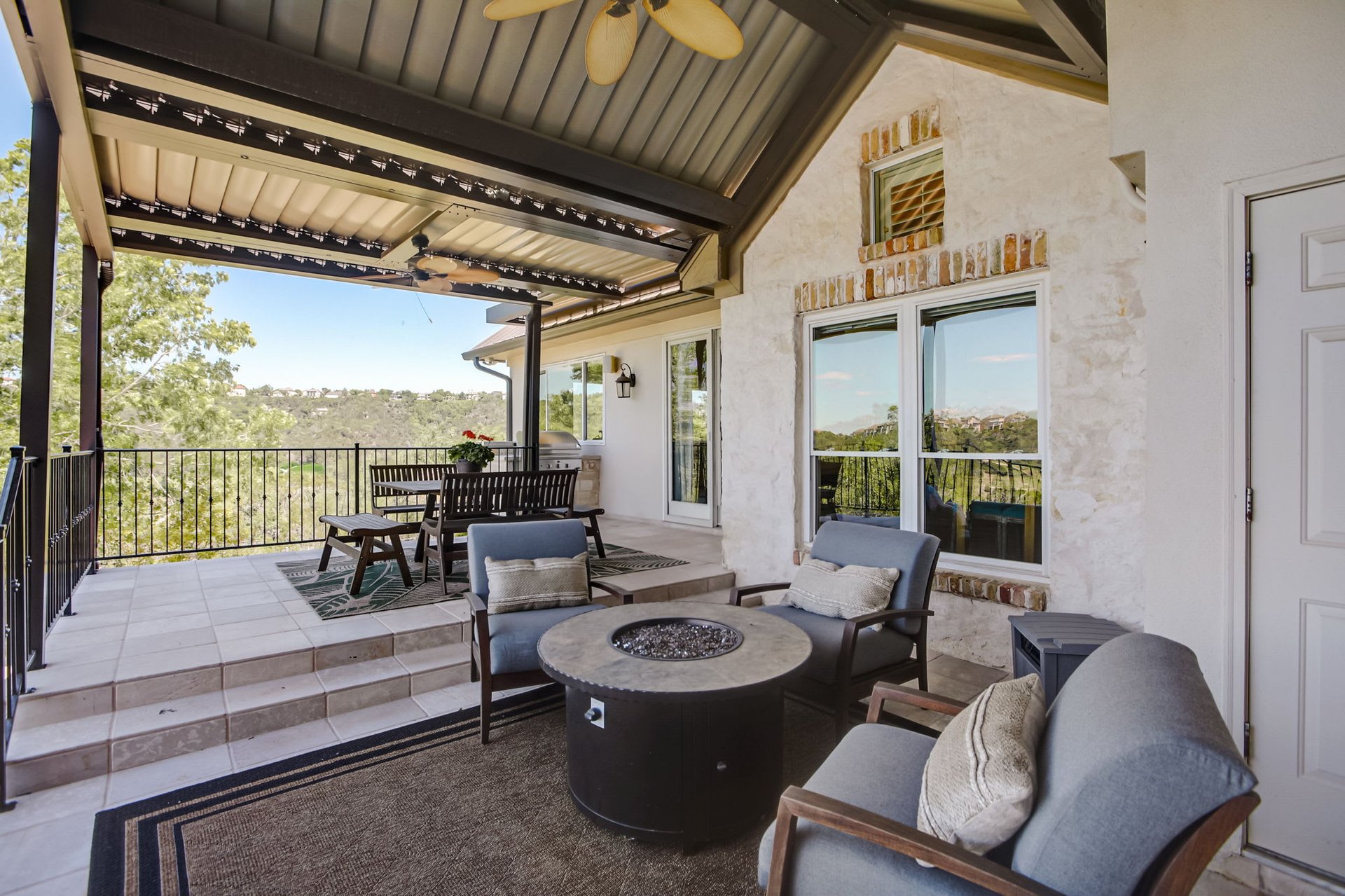 Hill Country Paradise: Luxurious 4/3 Home with Heated Pool/Spa and Spectacular Sunset Views in River Place!