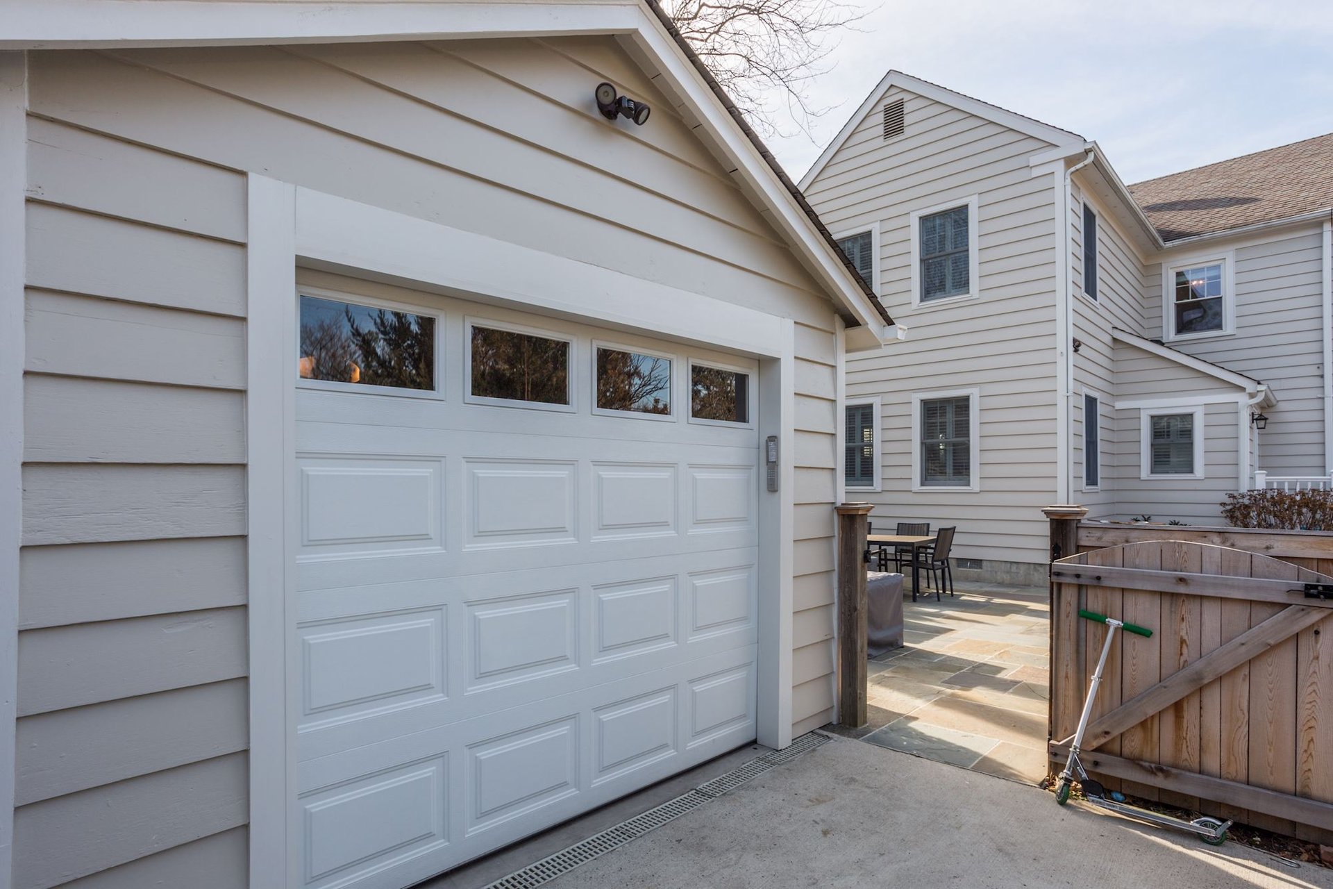 2435 Davis Ave