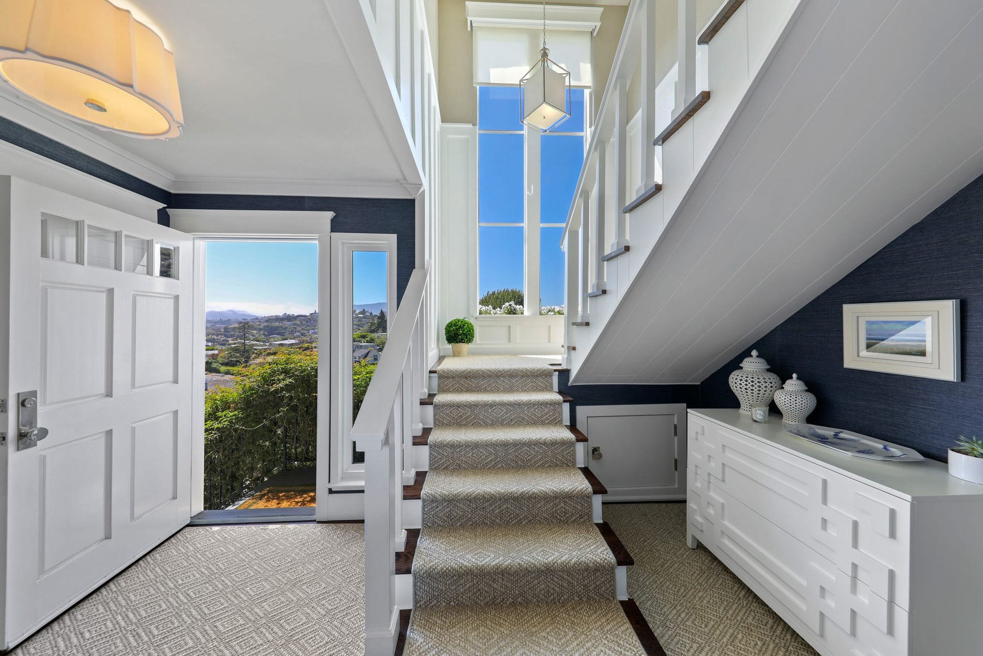 Stunning & Stylish View Residence